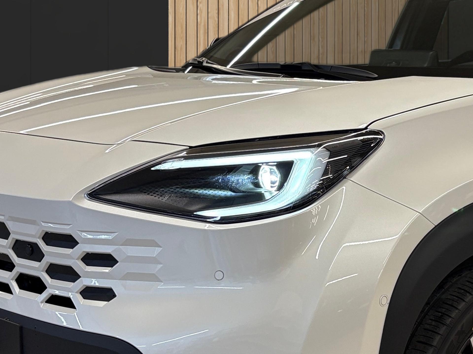 TOYOTA Yaris Cross 1.5 Premium AWDi e-CVT-image-8