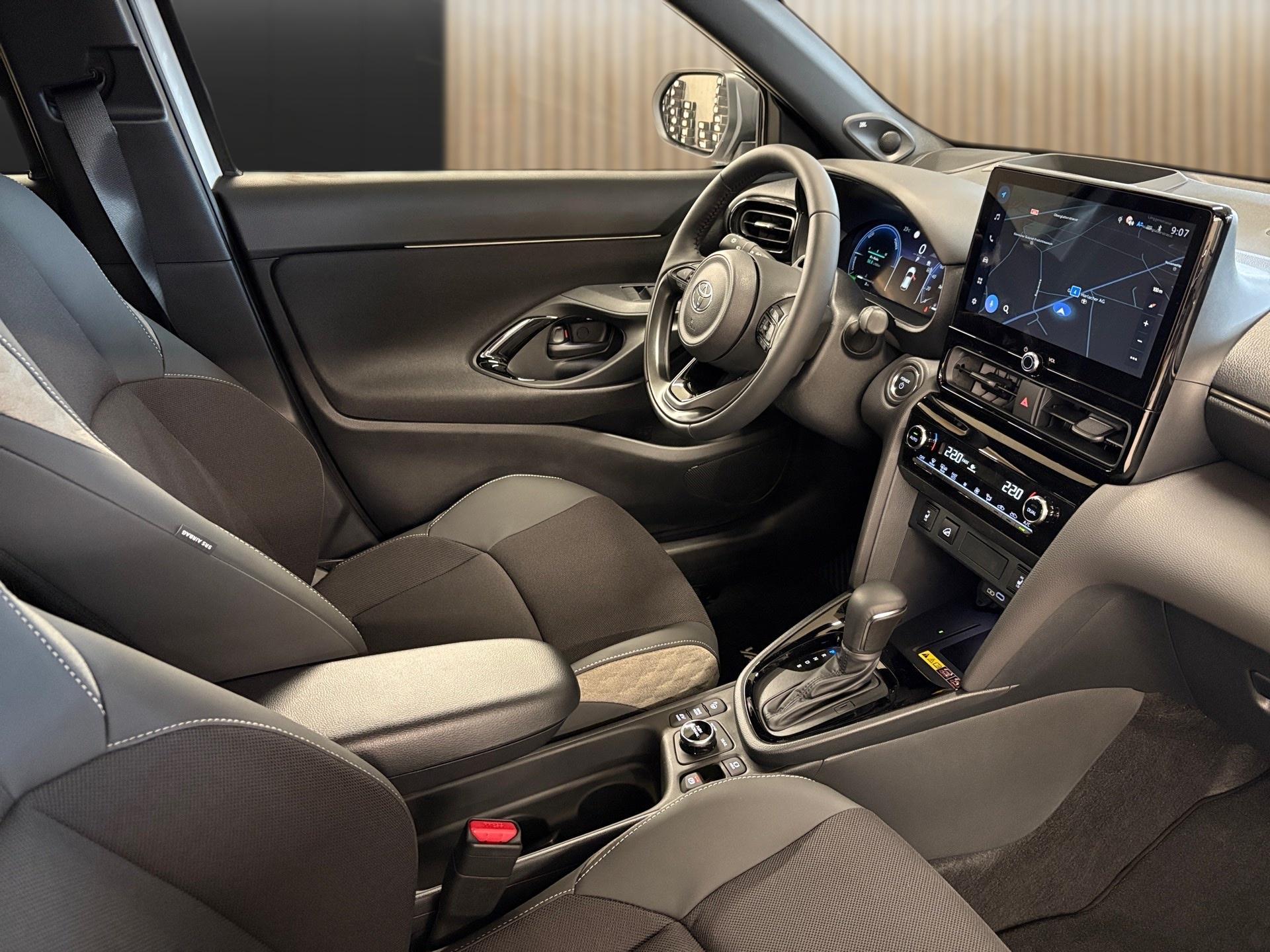 TOYOTA Yaris Cross 1.5 Premium AWDi e-CVT-image-15