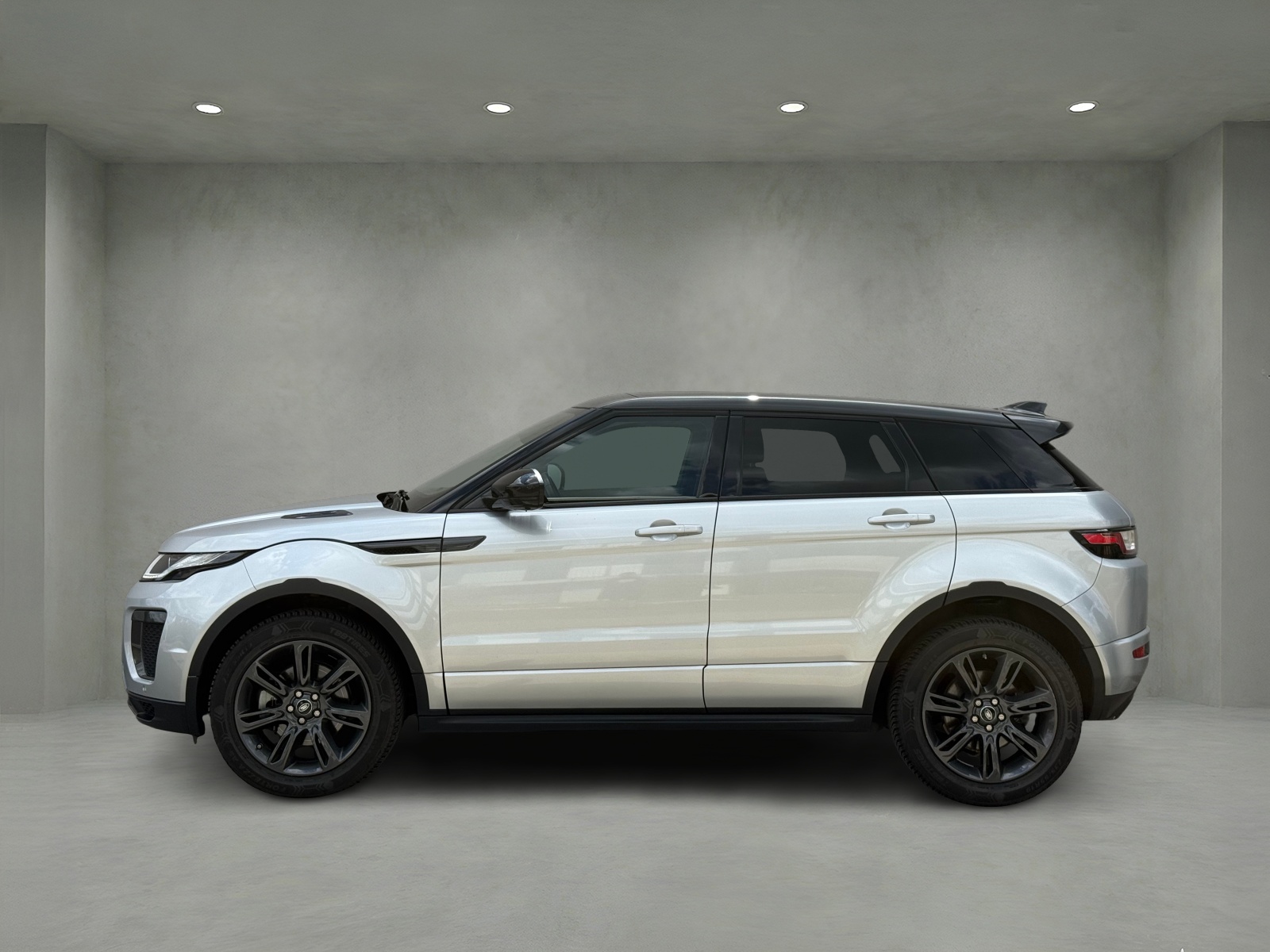LAND ROVER Range Rover Evoque 2.0 TD4 Autobiography AT9-showroom-element-1