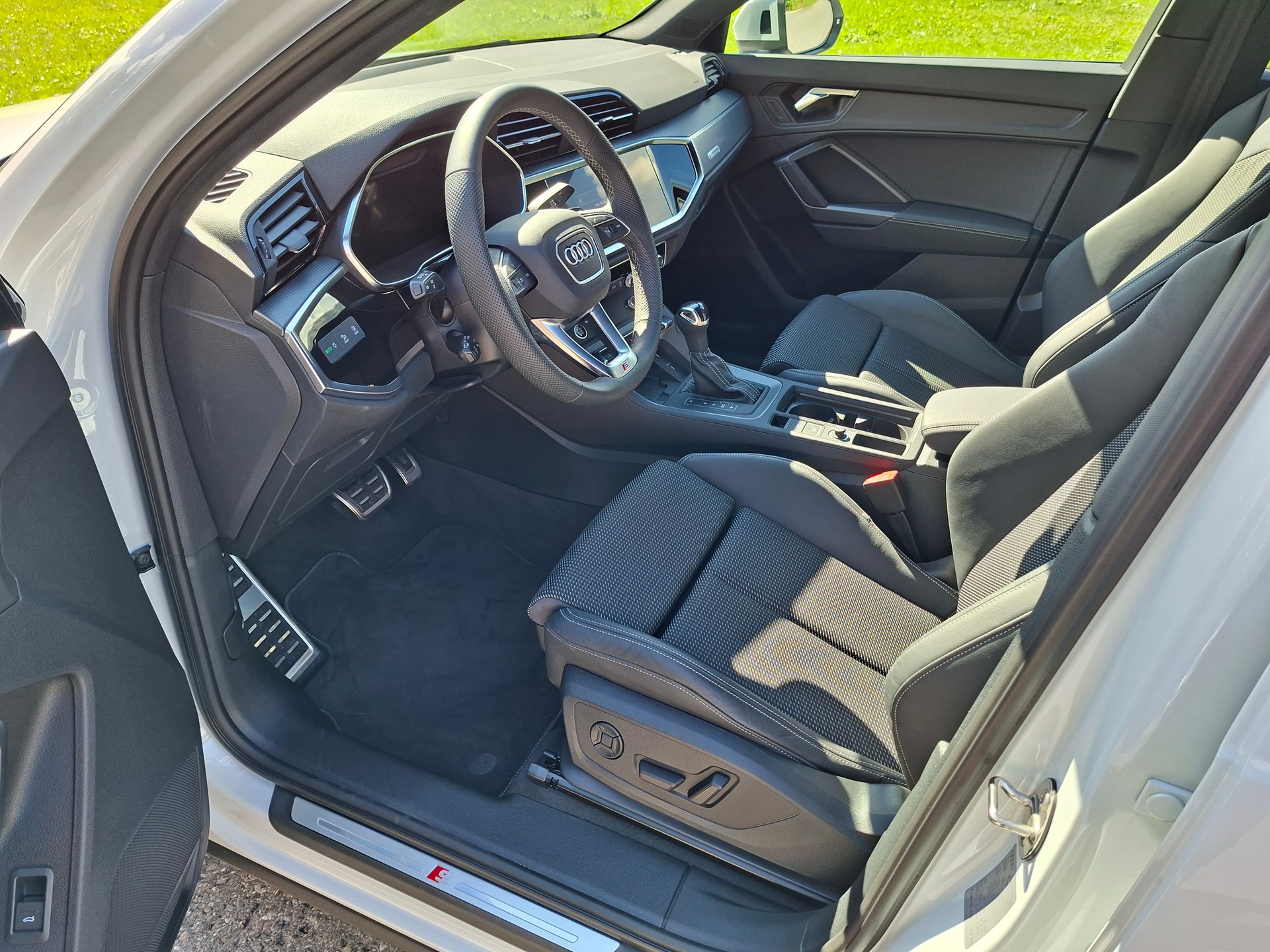 AUDI Q3 35 TFSI advanced Attraction S-tronic *Anhängerkupplung+Garantie*-image-7