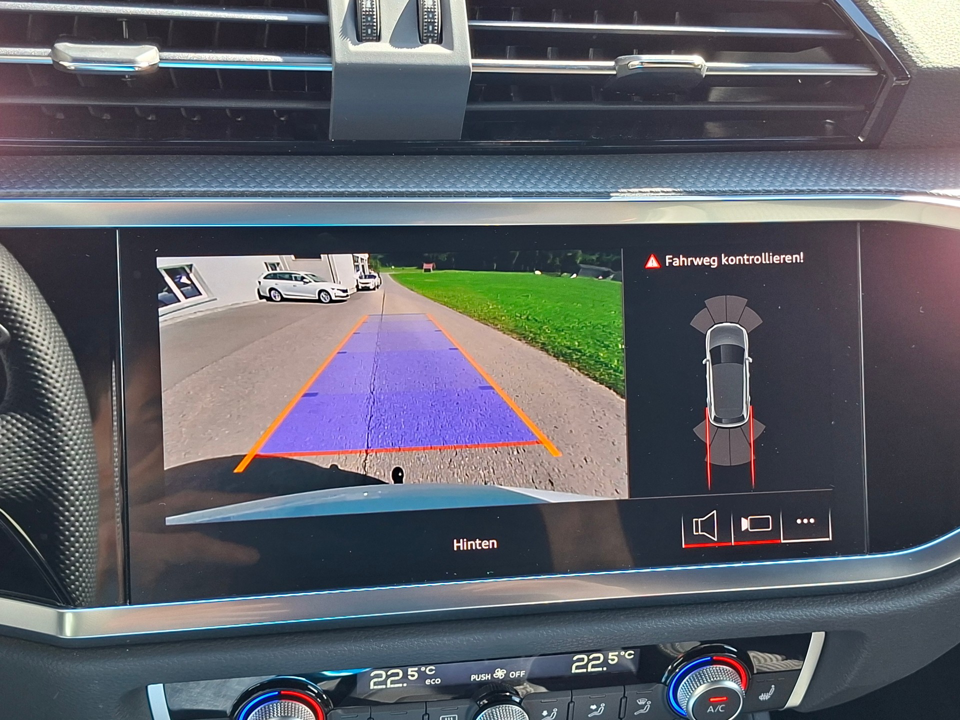 AUDI Q3 35 TFSI advanced Attraction S-tronic *Anhängerkupplung+Garantie*-image-11
