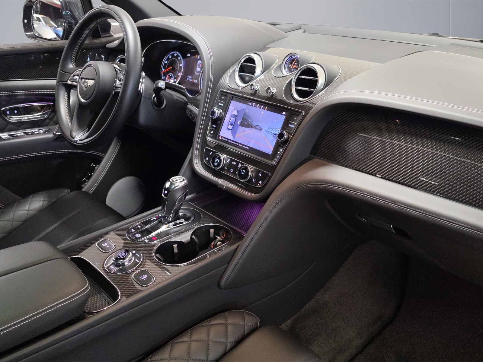 BENTLEY Bentayga V8-image-12