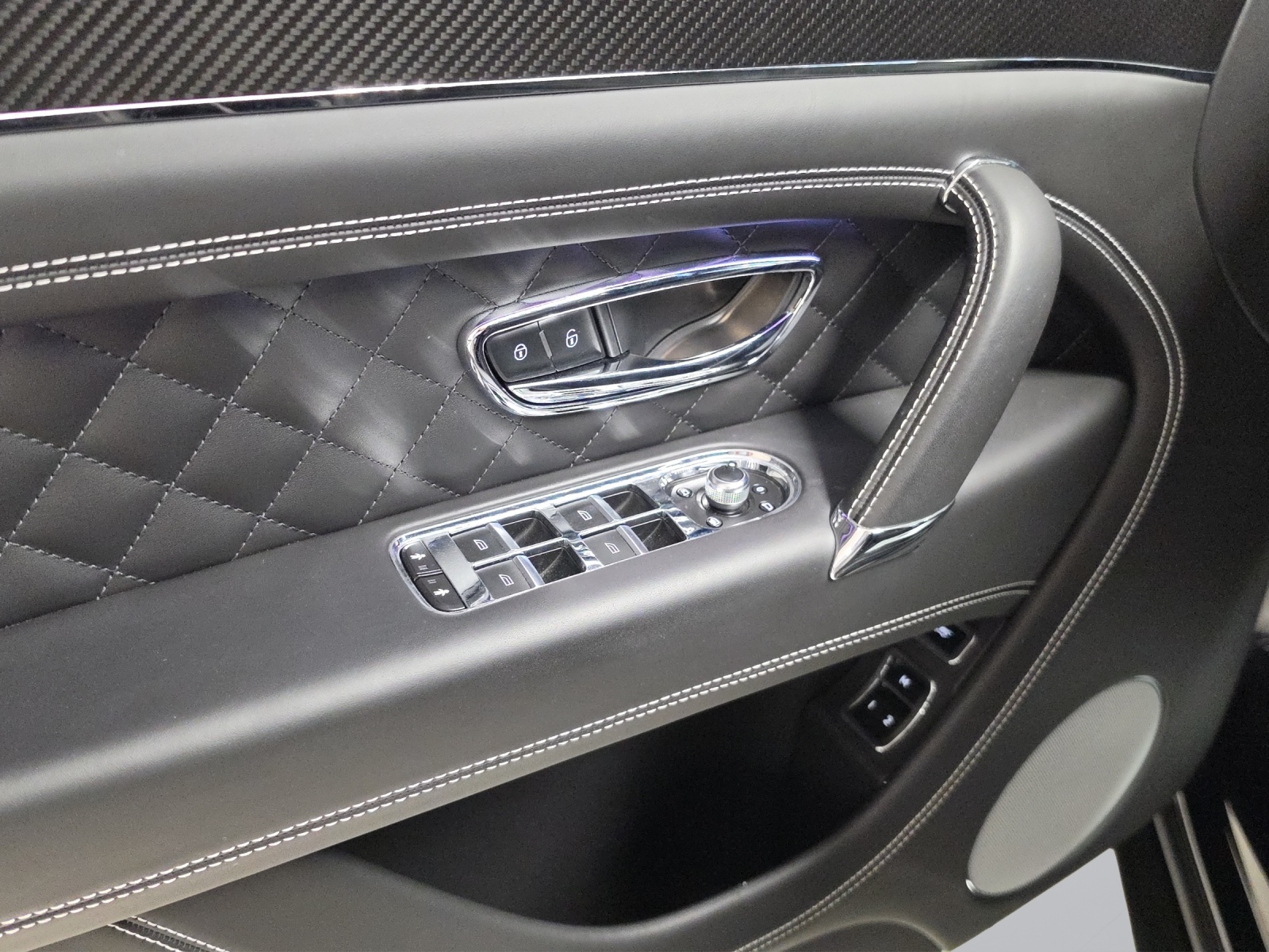 BENTLEY Bentayga V8-image-11