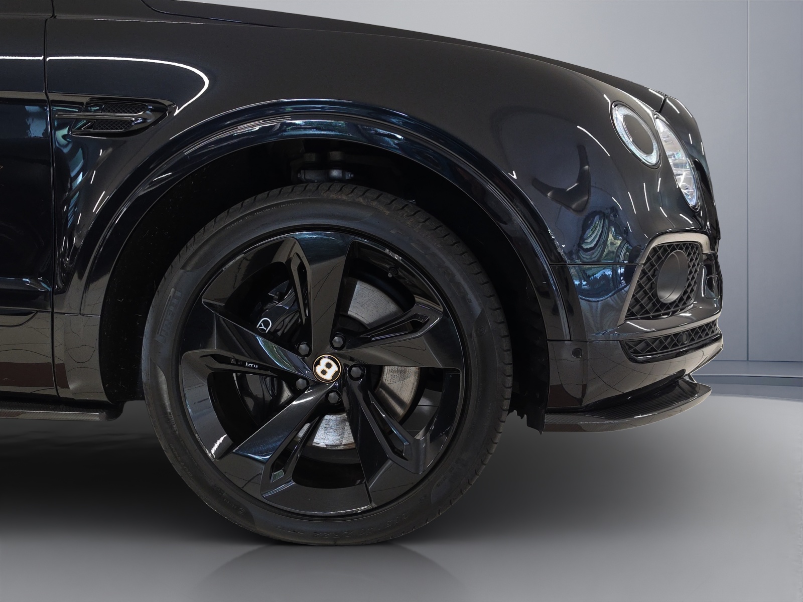 BENTLEY Bentayga V8-image-6