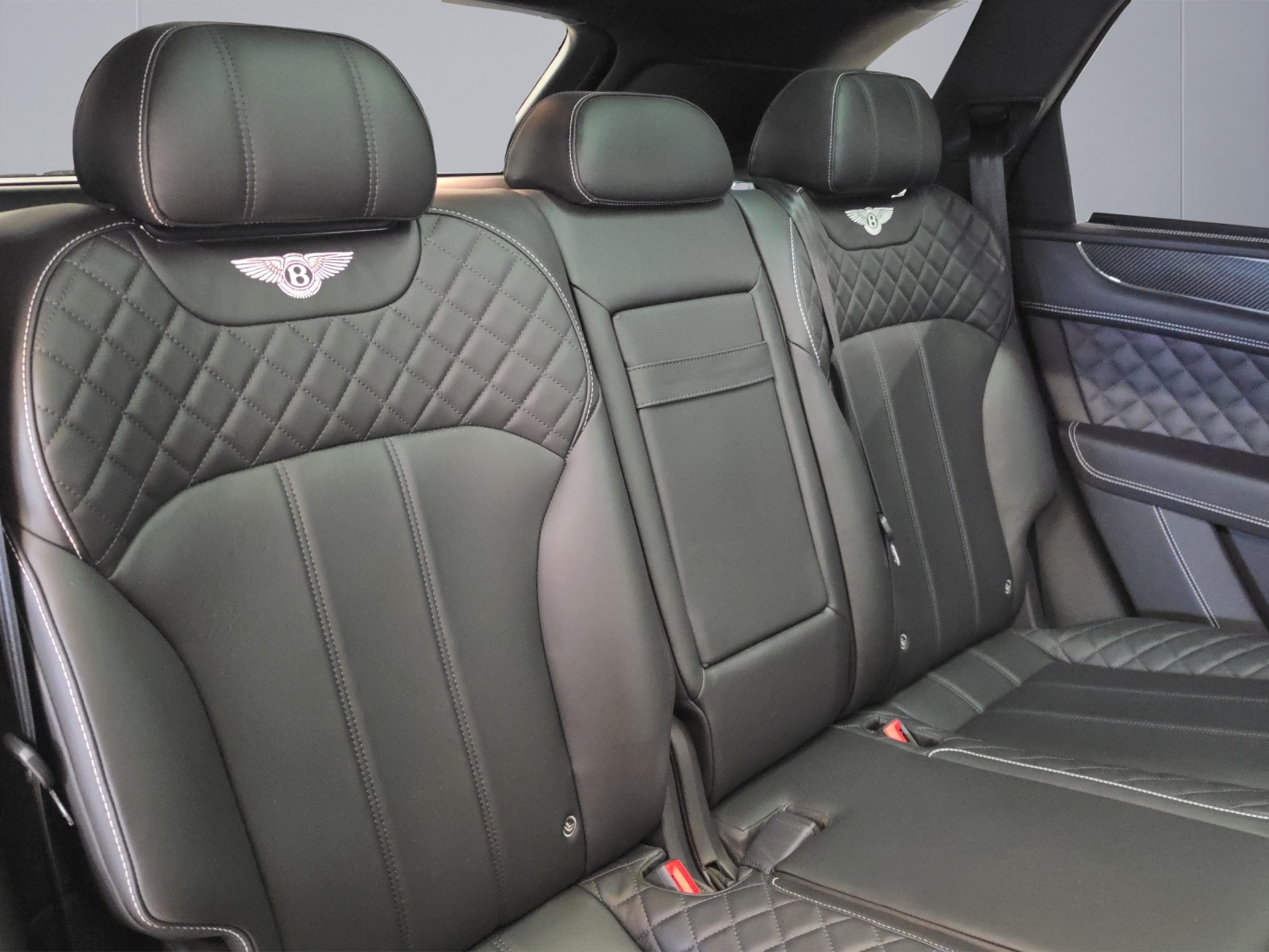 BENTLEY Bentayga V8-image-8