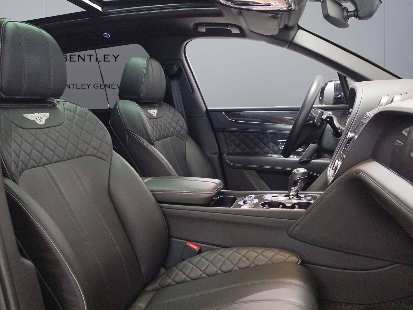BENTLEY Bentayga V8-image-7