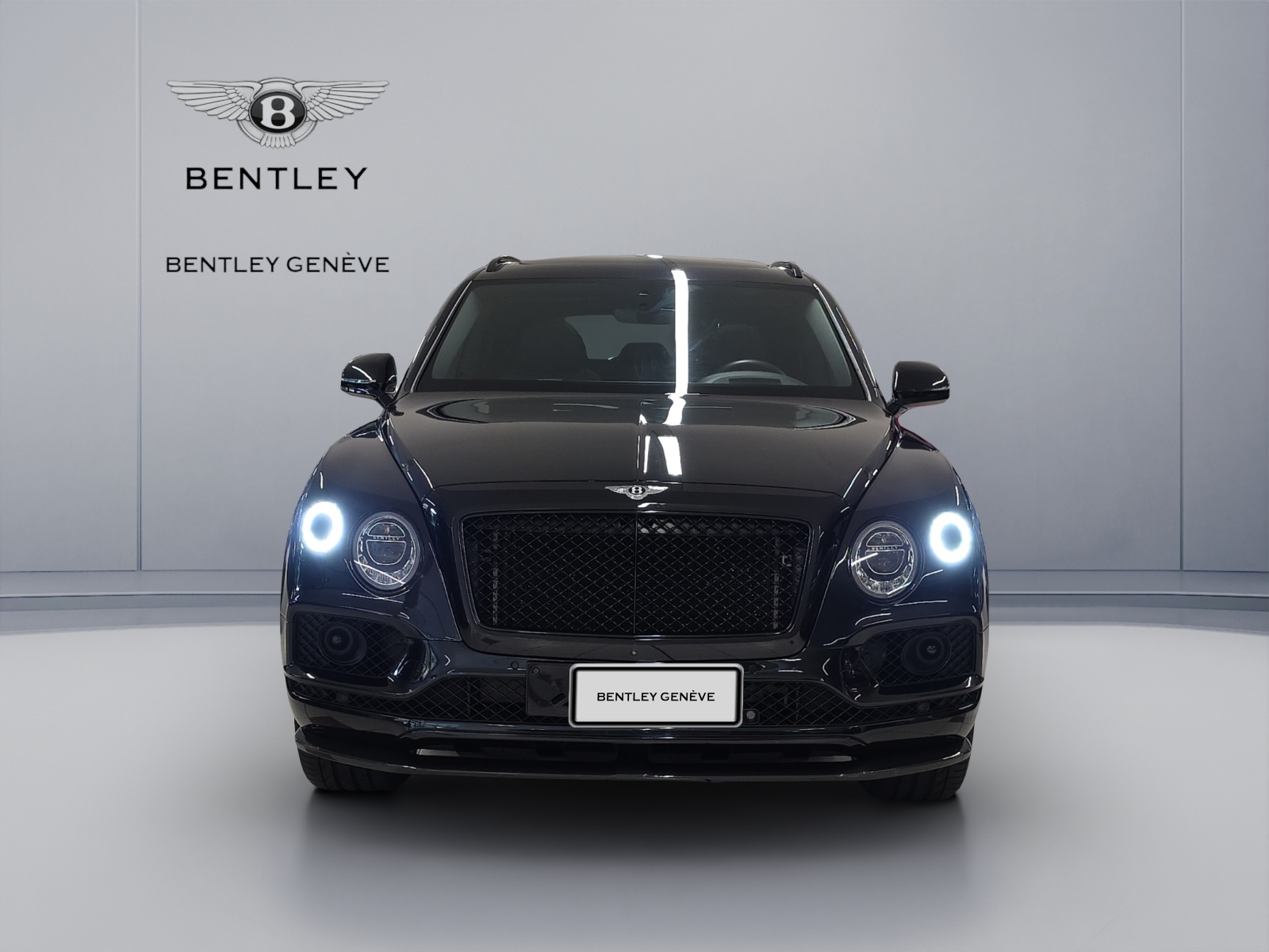 BENTLEY Bentayga V8-showroom-element-1