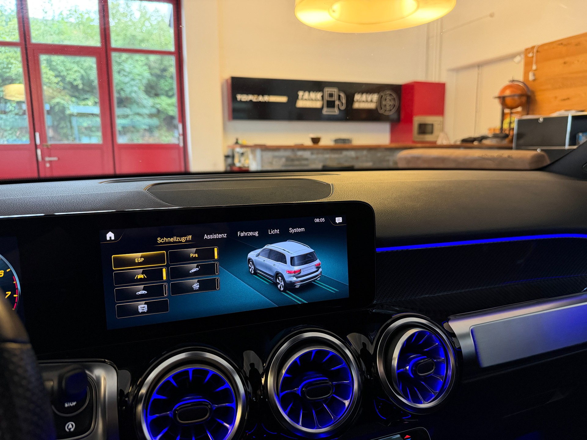 MERCEDES-BENZ GLB 250 AMG Line 8G-Tronic-image-23