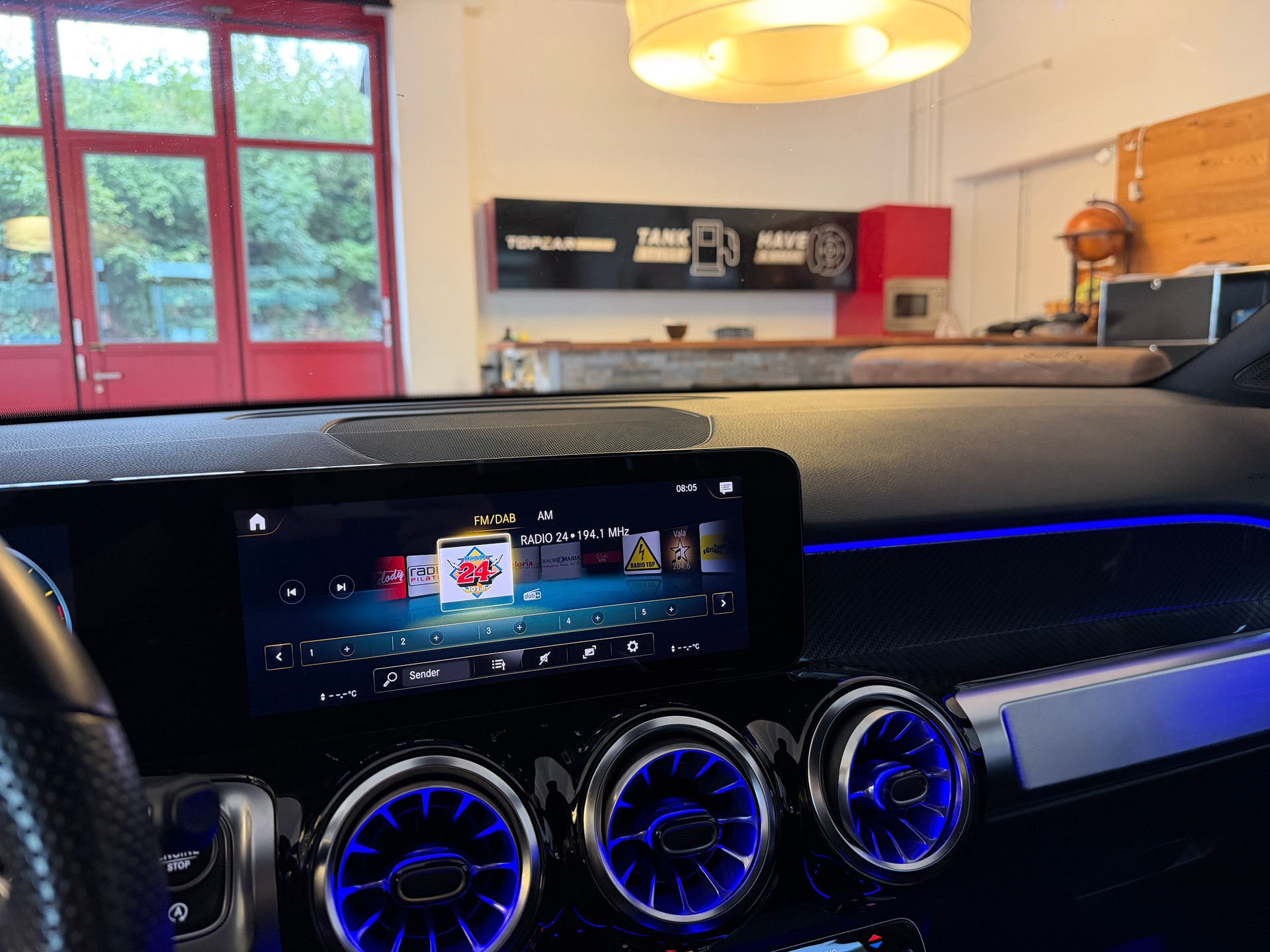 MERCEDES-BENZ GLB 250 AMG Line 8G-Tronic-image-20