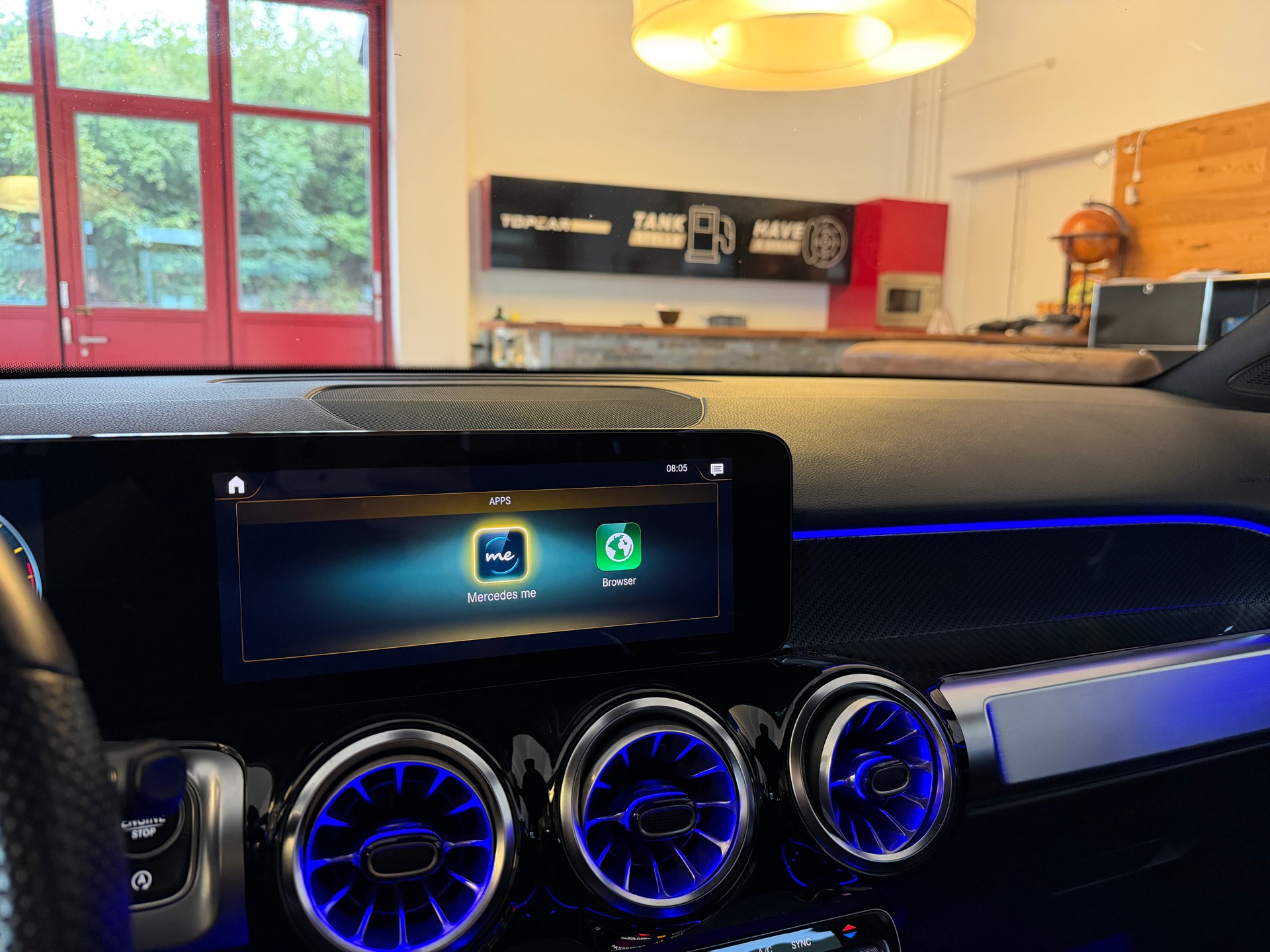 MERCEDES-BENZ GLB 250 AMG Line 8G-Tronic-image-22