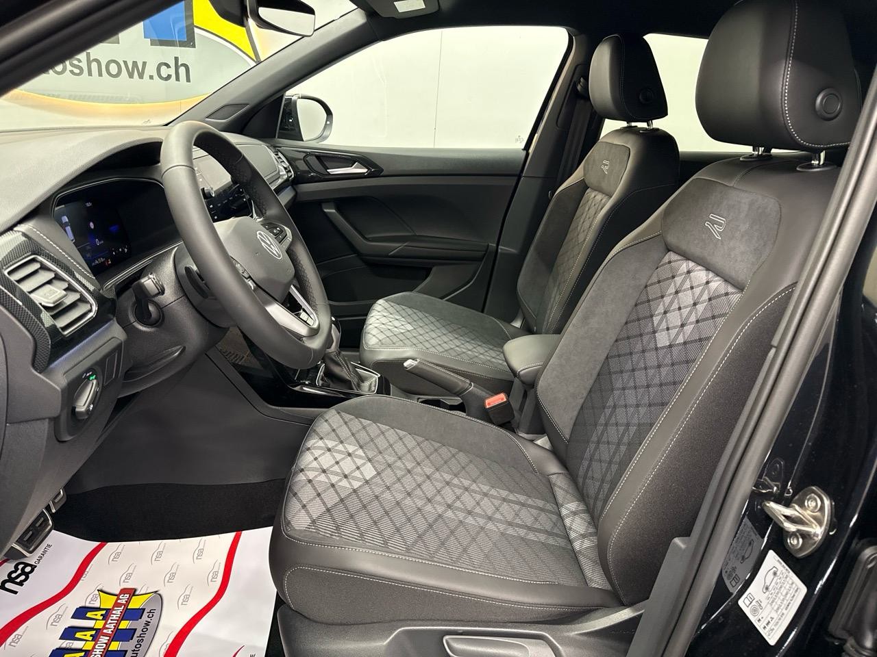 VW T-Cross 1.0TSI R-Line Black Limited 115-showroom-element-3