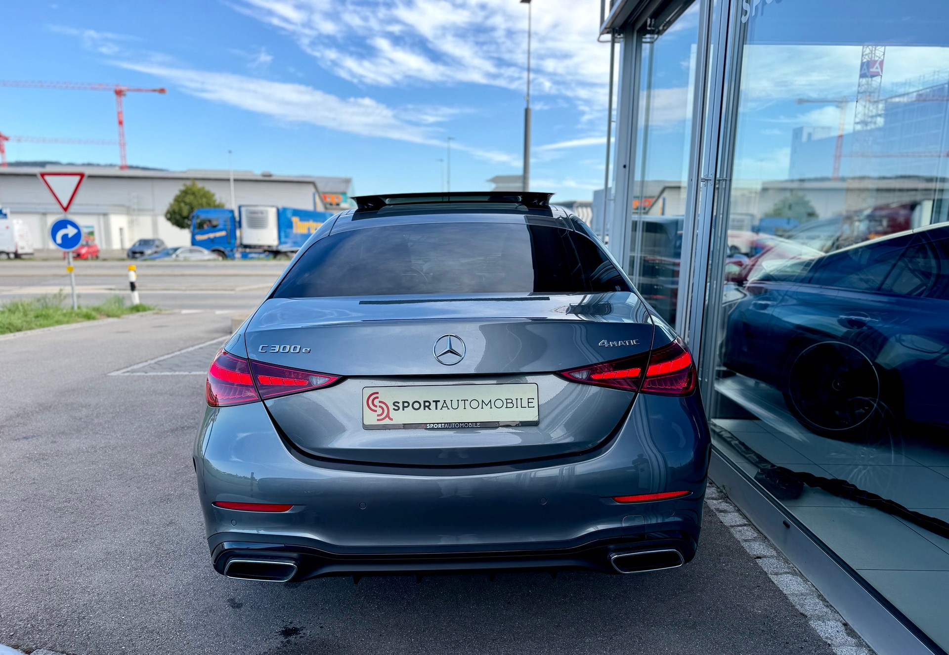 MERCEDES-BENZ C 300e AMG Line 4 Matic EQ Hybrid-image-10