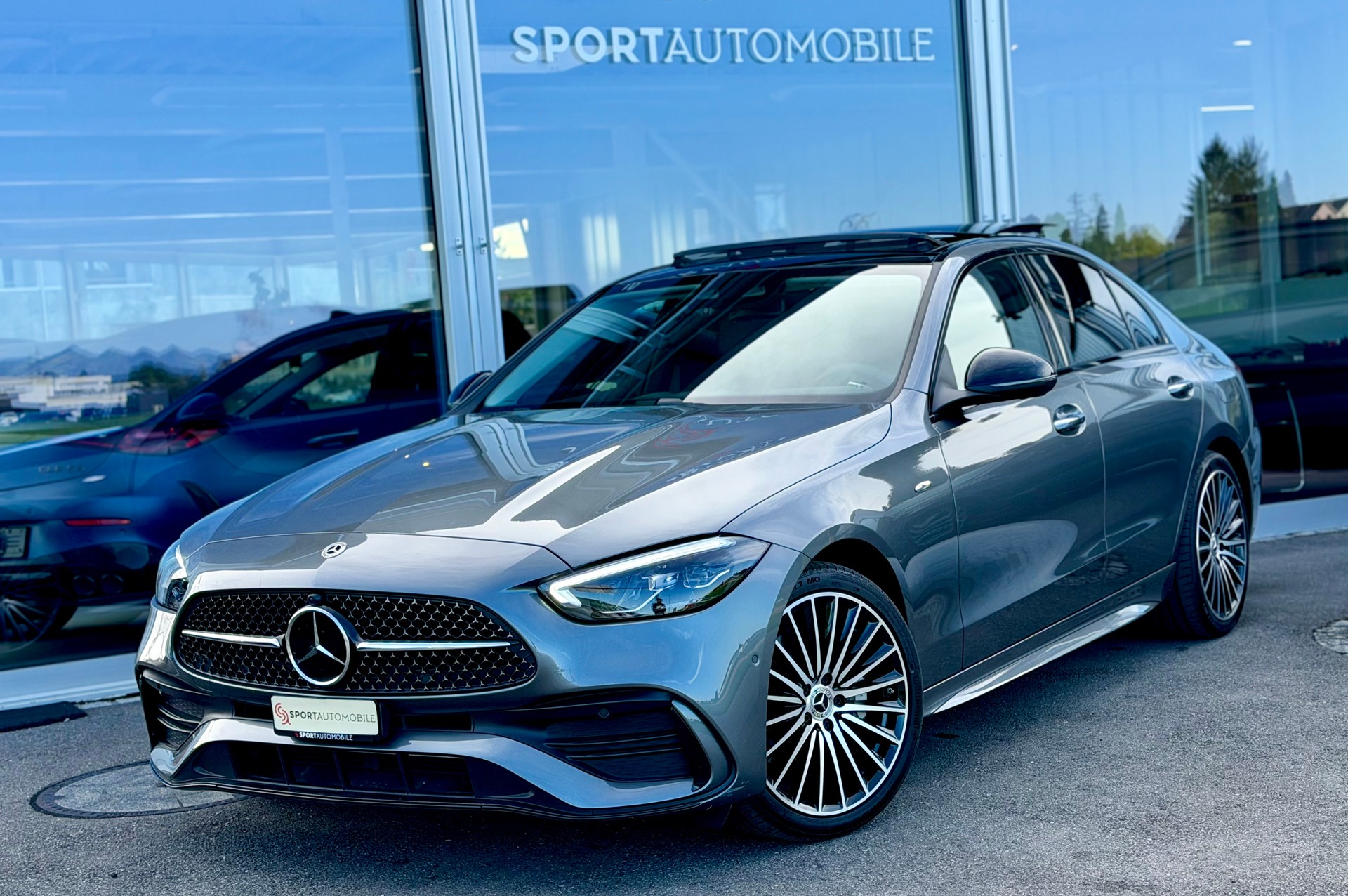 MERCEDES-BENZ C 300e AMG Line 4 Matic EQ Hybrid-showroom-element-2