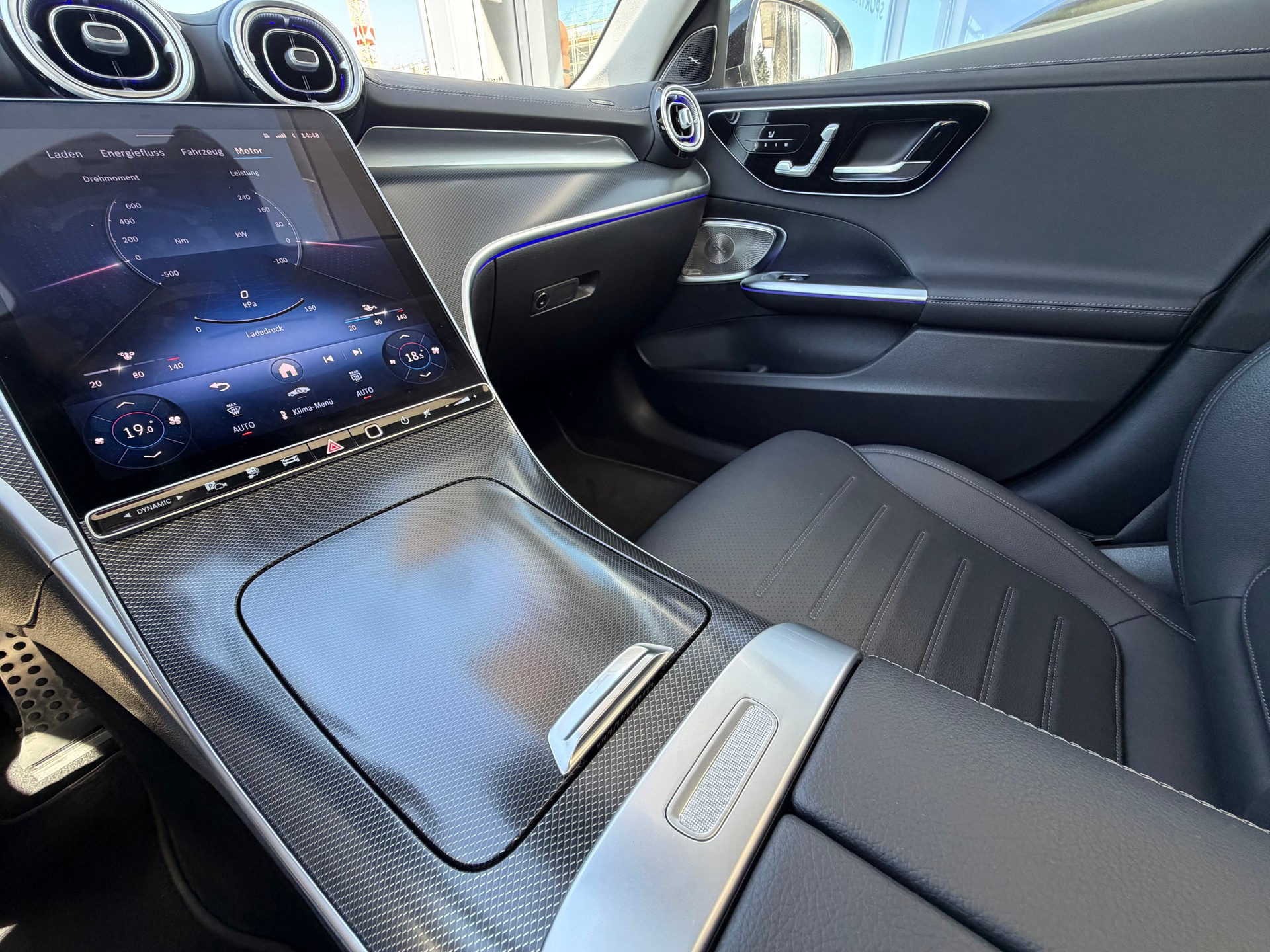 MERCEDES-BENZ C 300e AMG Line 4 Matic EQ Hybrid-image-42