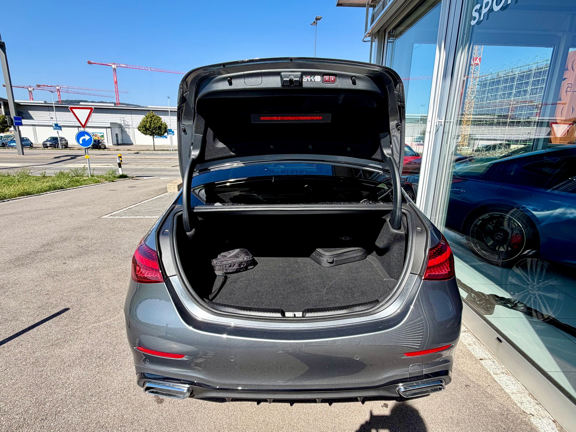 MERCEDES-BENZ C 300e AMG Line 4 Matic EQ Hybrid-image-11