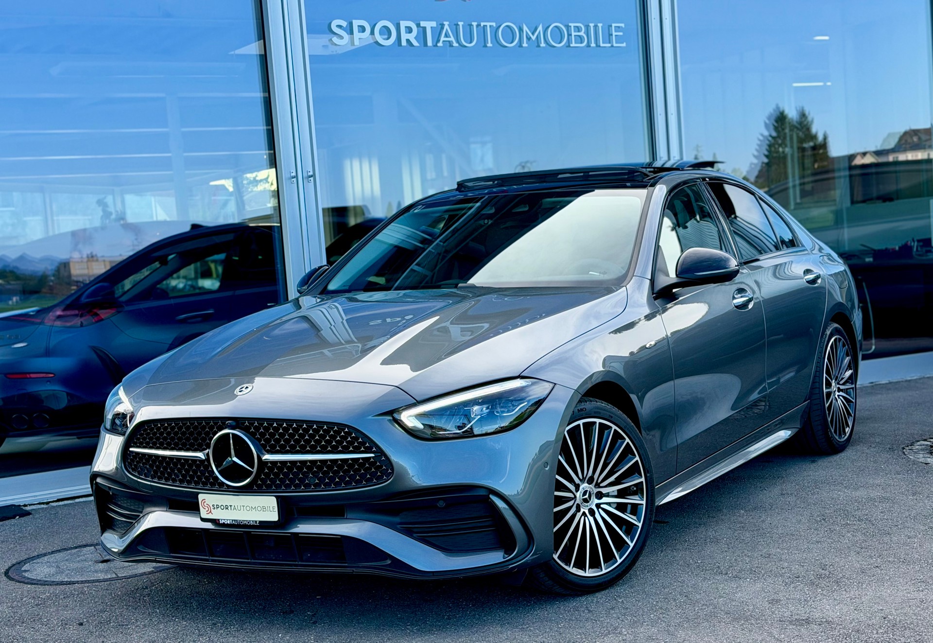 MERCEDES-BENZ C 300e AMG Line 4 Matic EQ Hybrid-showroom-element-1