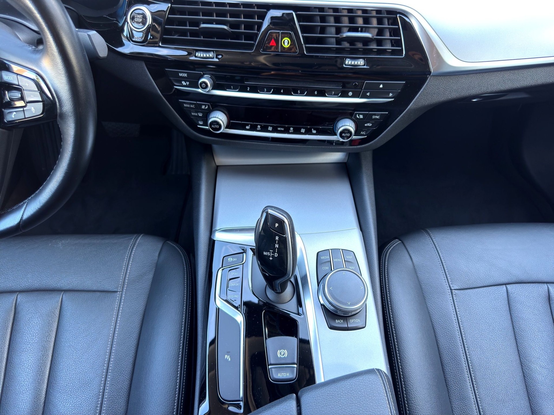 BMW 540 i xDrive Luxury Line Steptronic-image-13