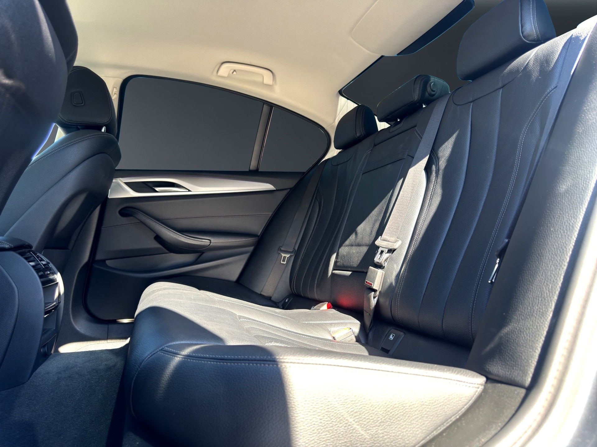 BMW 540 i xDrive Luxury Line Steptronic-image-17