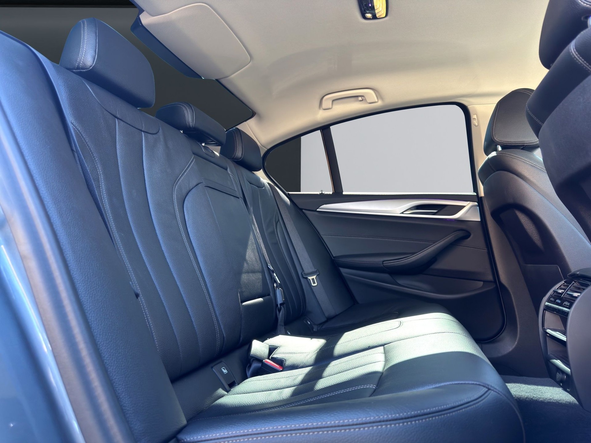 BMW 540 i xDrive Luxury Line Steptronic-image-22