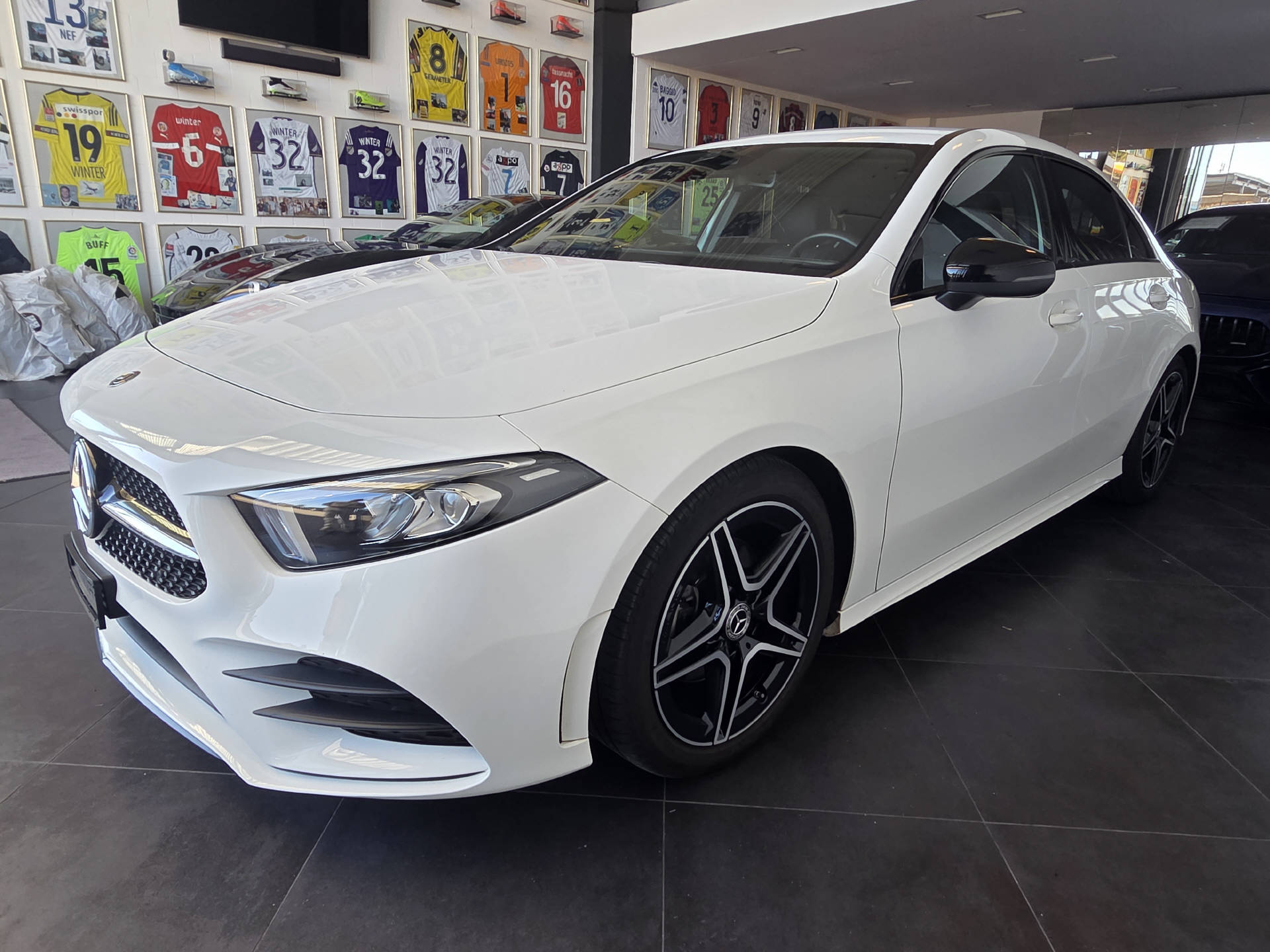 MERCEDES-BENZ A 200 AMG Line Limousine-showroom-element-2