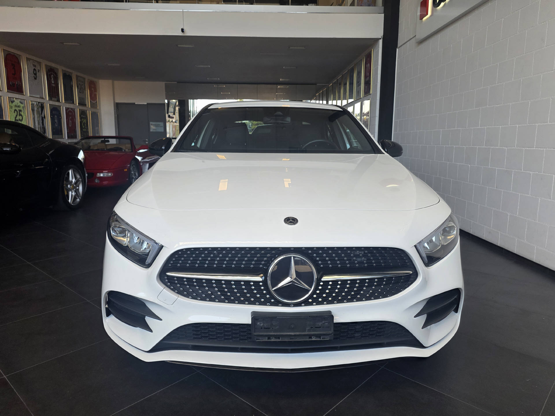 MERCEDES-BENZ A 200 AMG Line Limousine-showroom-element-1