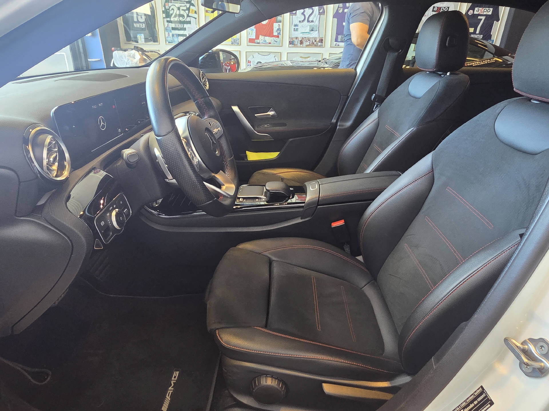 MERCEDES-BENZ A 200 AMG Line Limousine-image-9