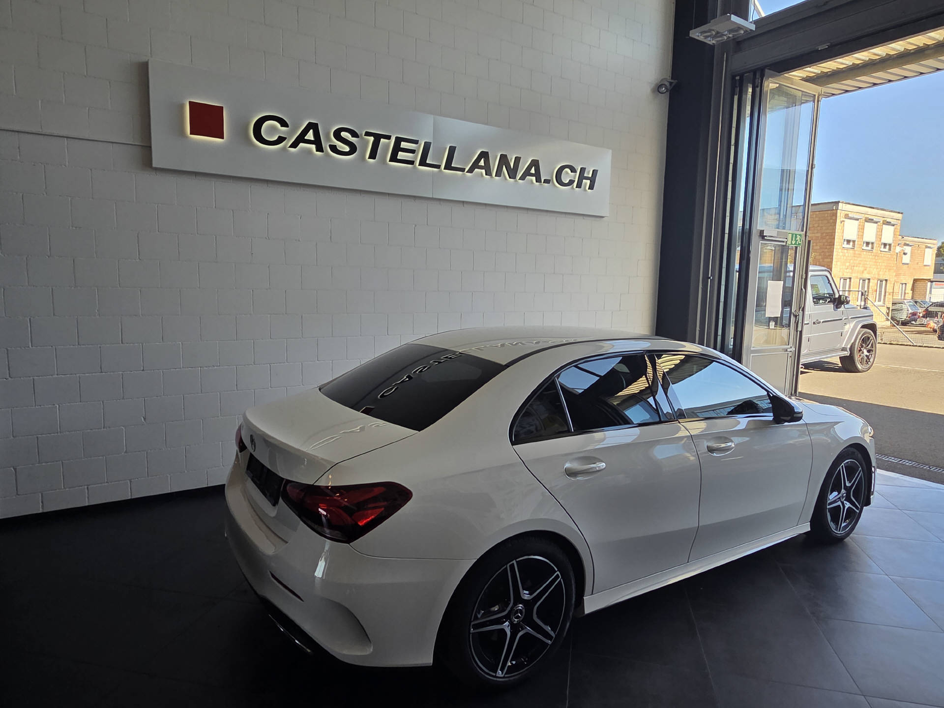 MERCEDES-BENZ A 200 AMG Line Limousine-showroom-element-3