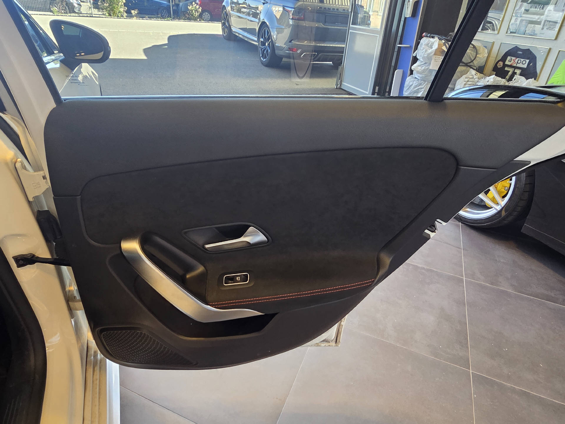 MERCEDES-BENZ A 200 AMG Line Limousine-image-13