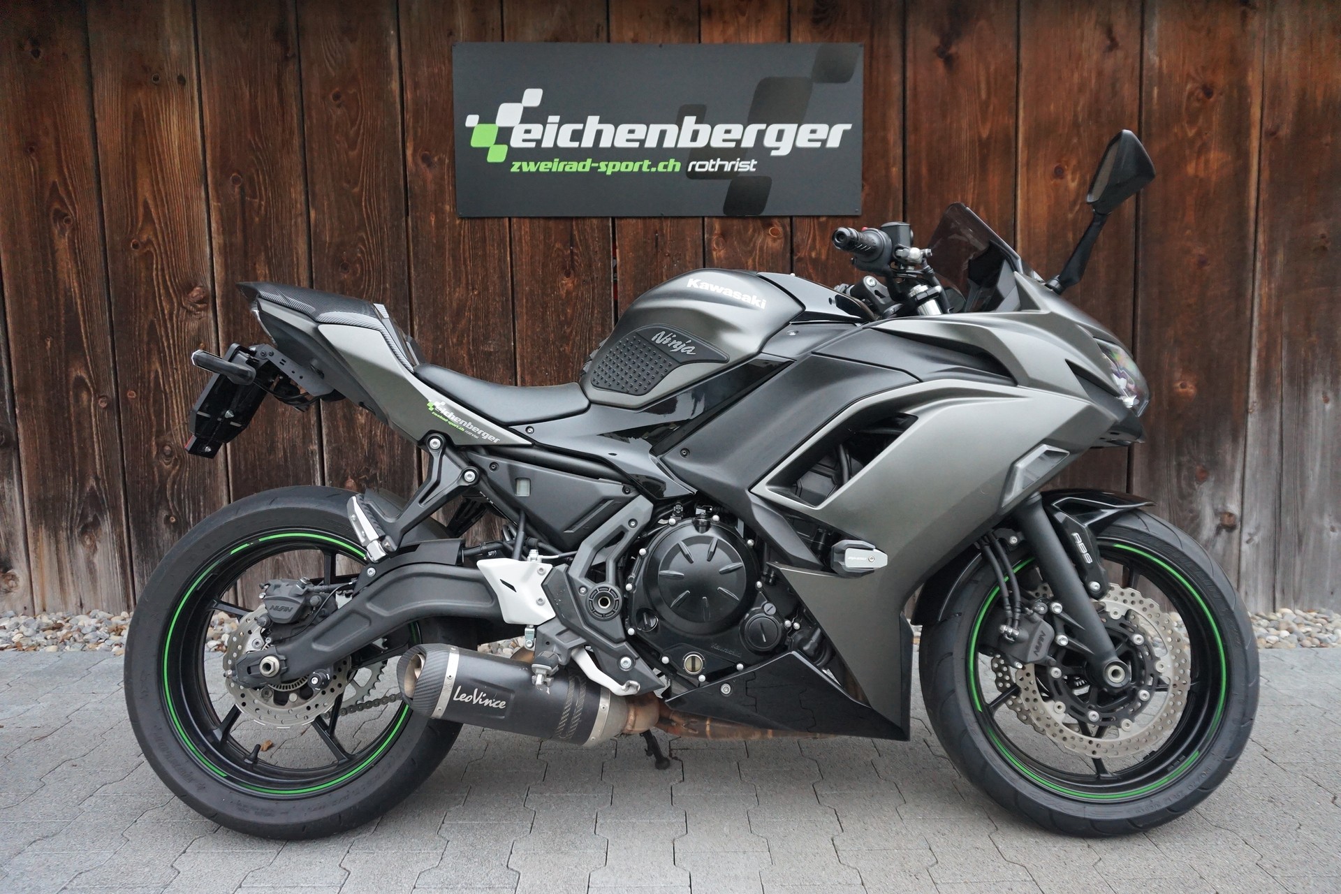 KAWASAKI Ninja 650 ABS mit Leovinci LV ONE EVO Karbon Auspuff-image-2