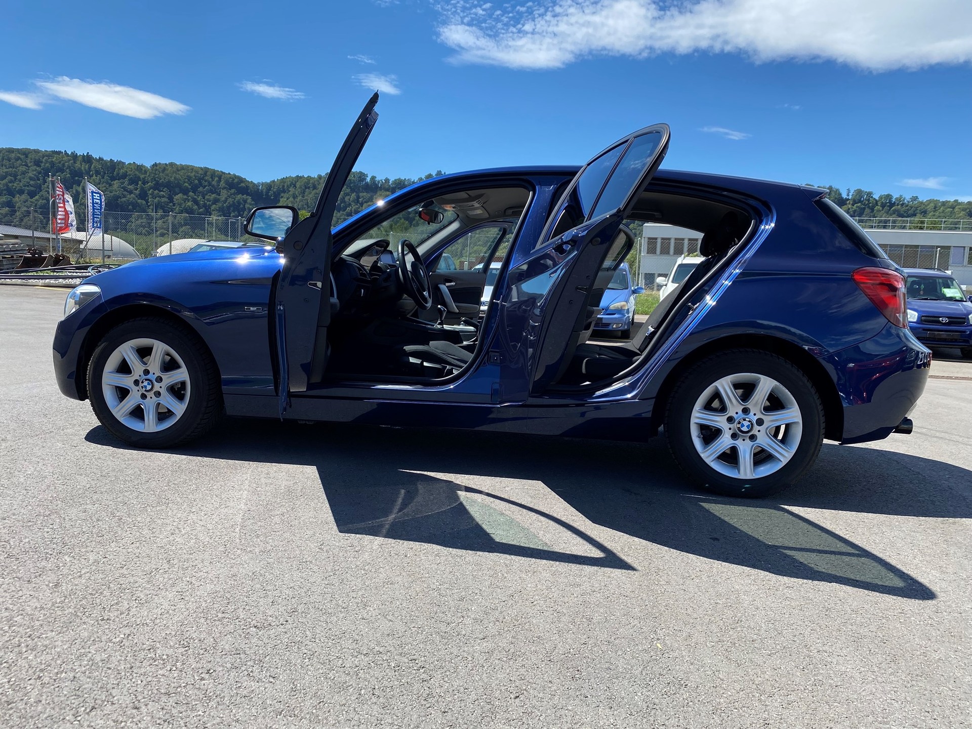 BMW 116-showroom-element-3