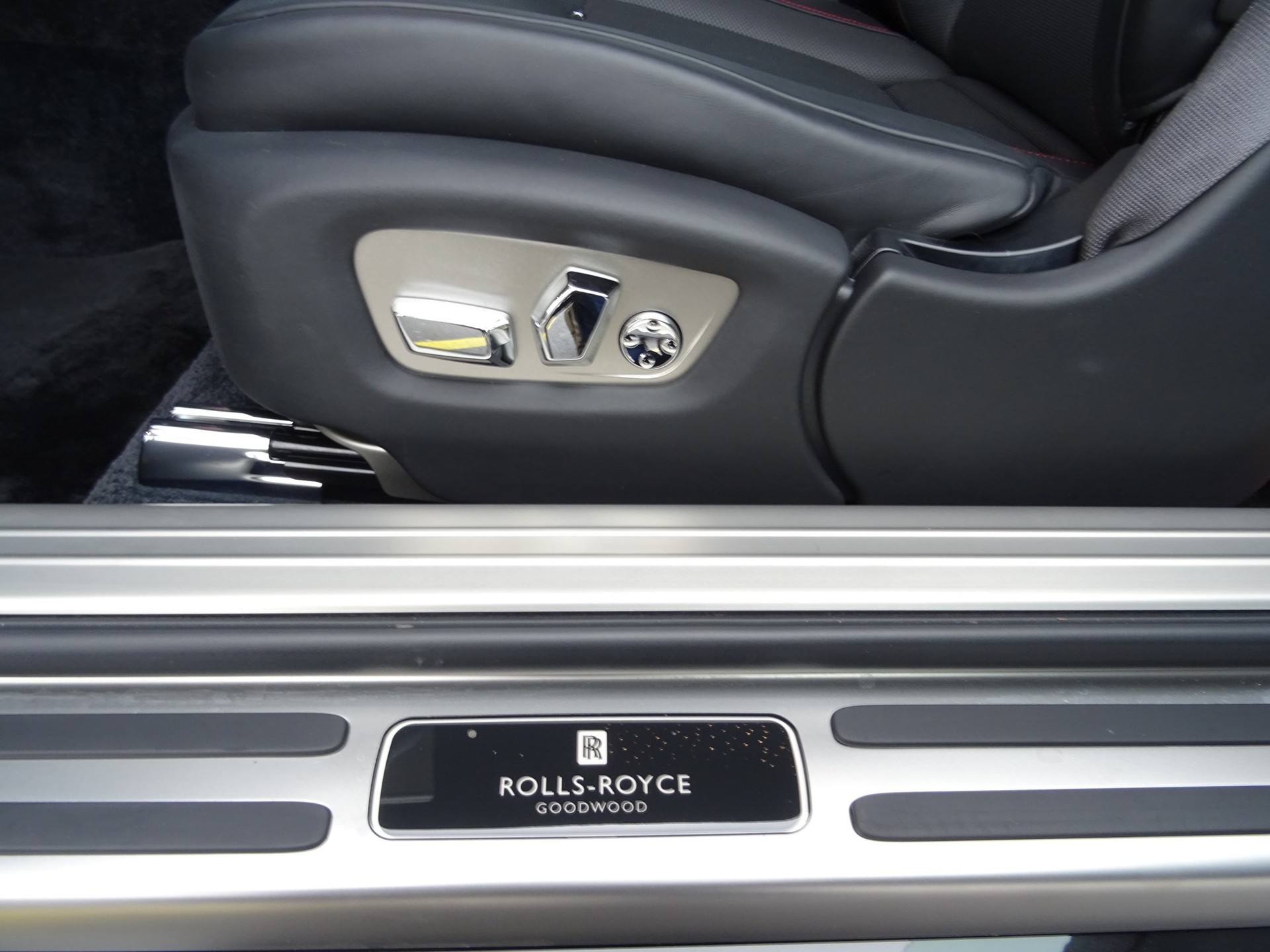 ROLLS-ROYCE Wraith 6.6V12 BlackBadge-image-13