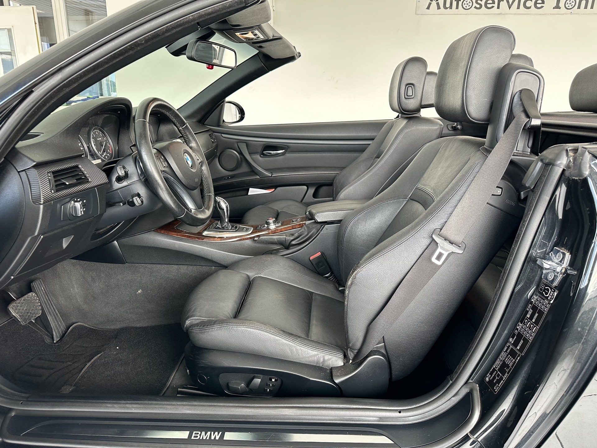 BMW 335i Cabriolet DSG-image-11