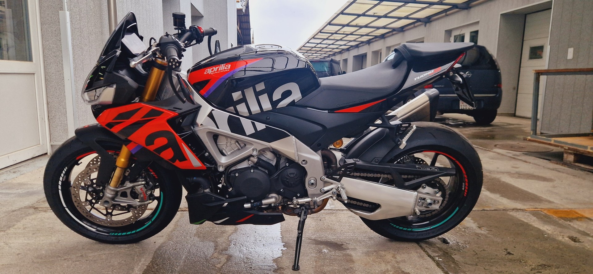 APRILIA Tuono V4 1100 Factory-image-0