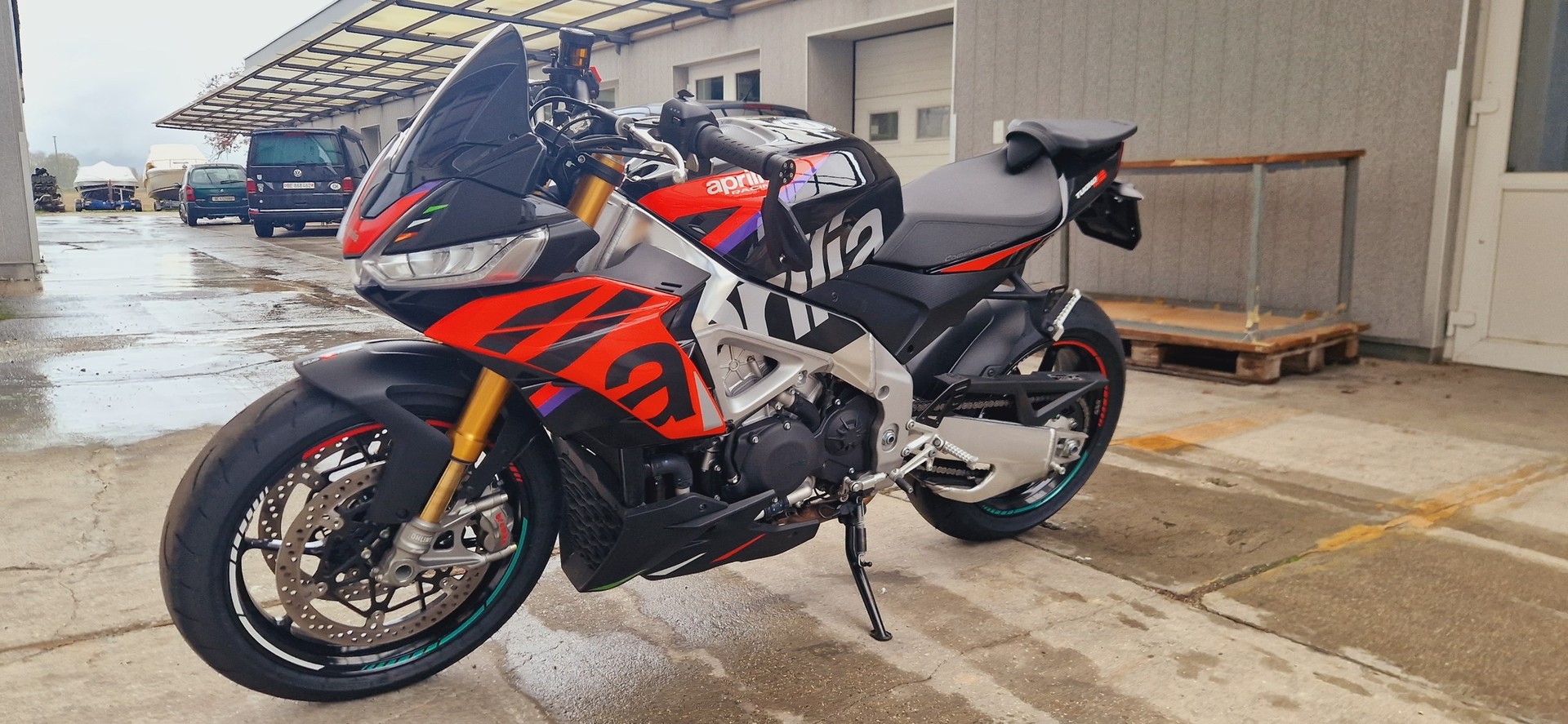 APRILIA Tuono V4 1100 Factory-image-1