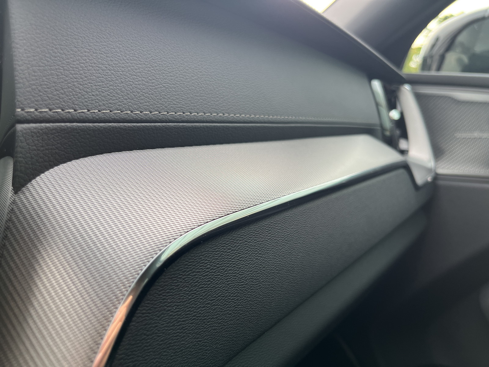 VOLVO XC60 2.0 T6 TE Black Edition eAWD-image-15