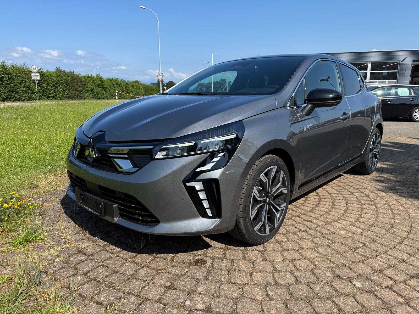 MITSUBISHI Colt Intense