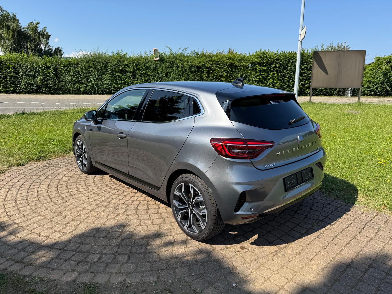 MITSUBISHI Colt Intense-showroom-element-3