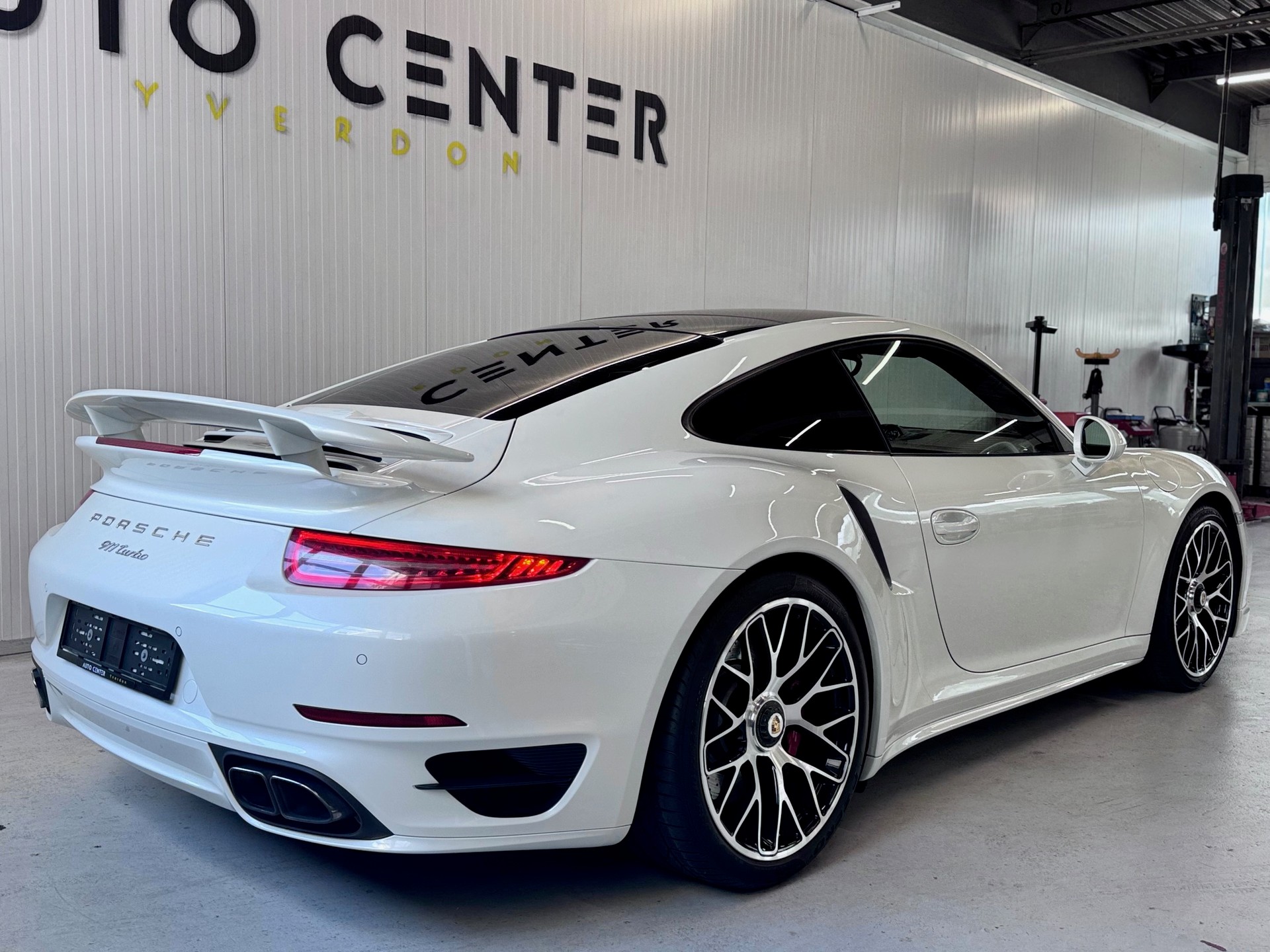 PORSCHE 911 Turbo PDK-showroom-element-2