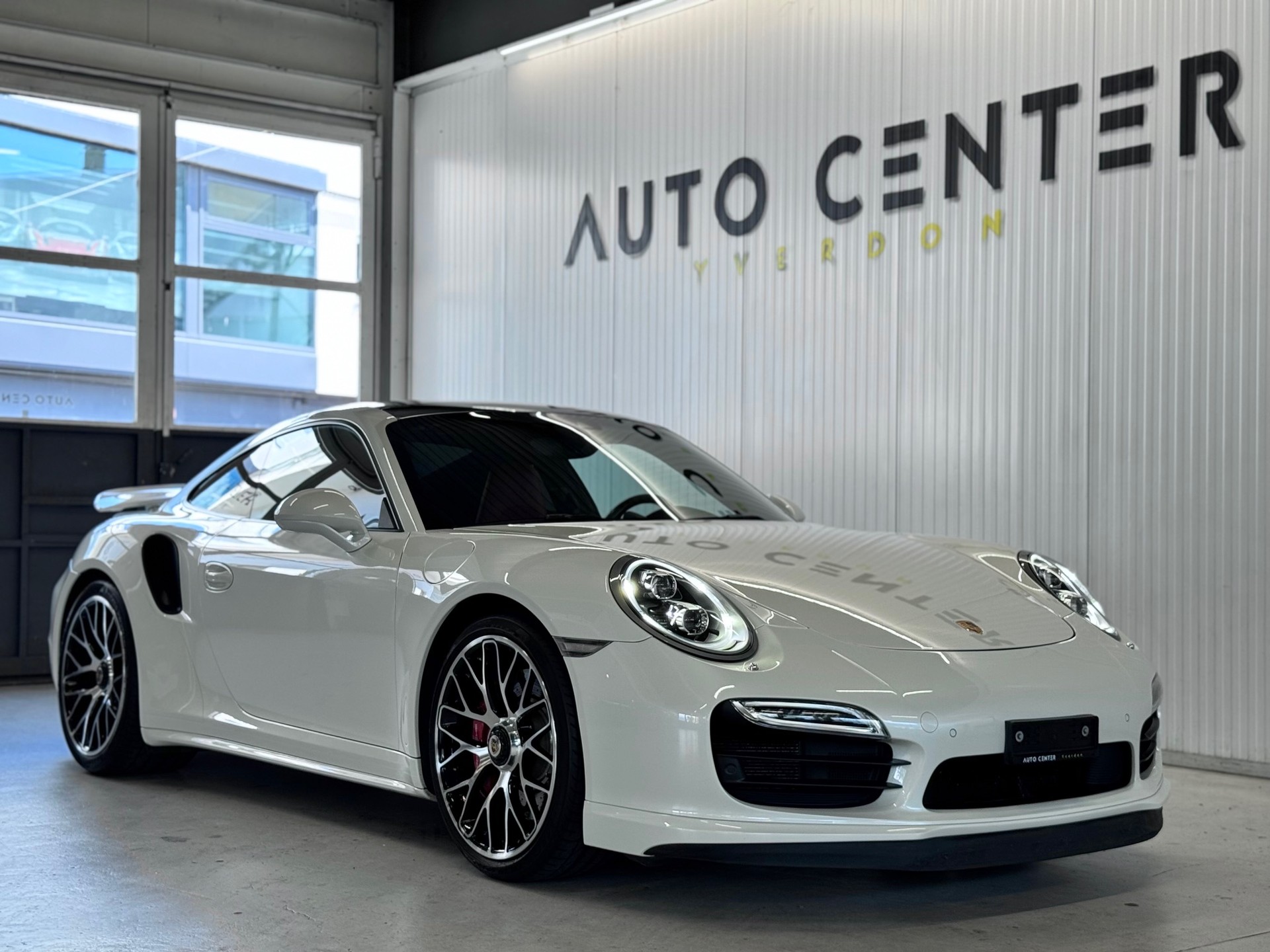 PORSCHE 911 Turbo PDK-showroom-element-1