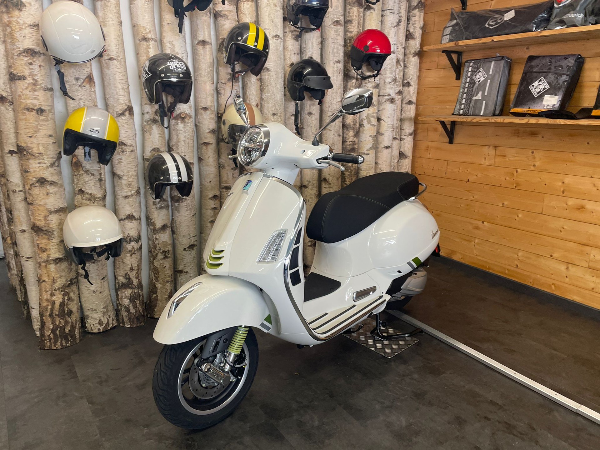 PIAGGIO Vespa GTS 310 Super Tech E5+-image-1
