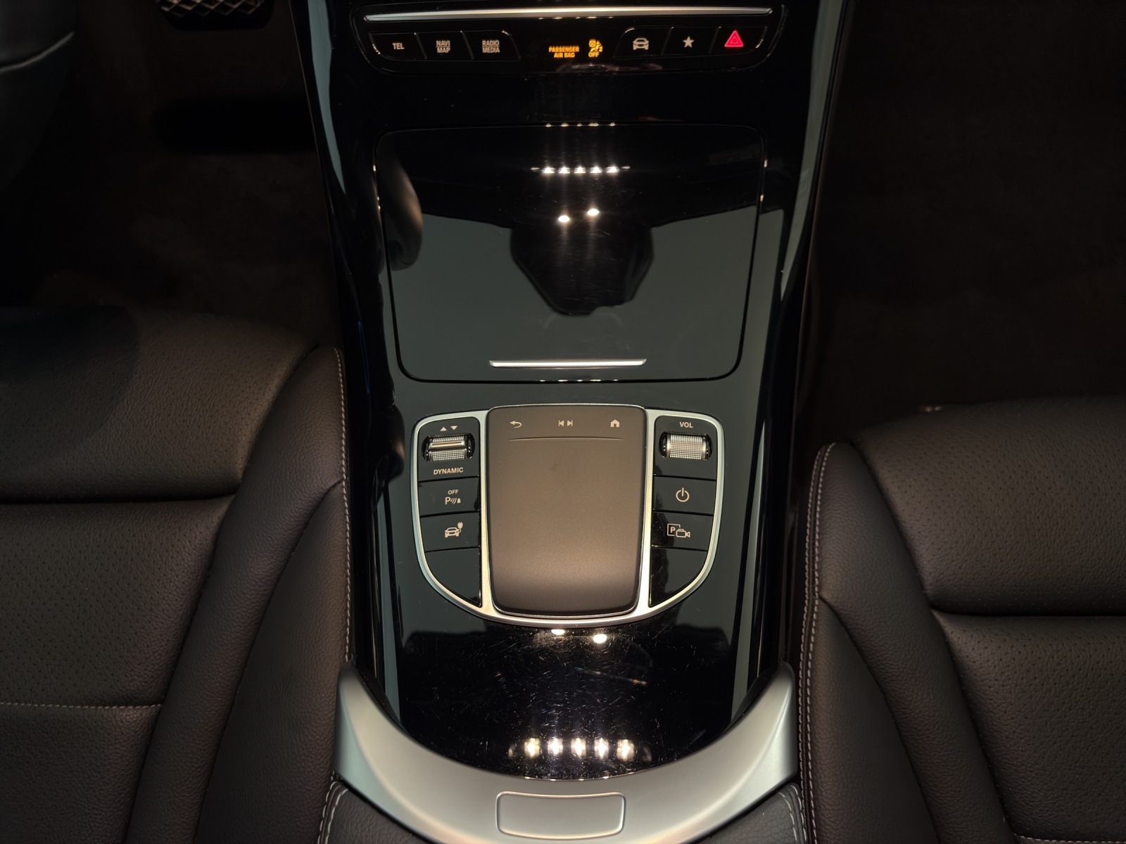 MERCEDES-BENZ EQC 400 4Matic EQ Star-image-16