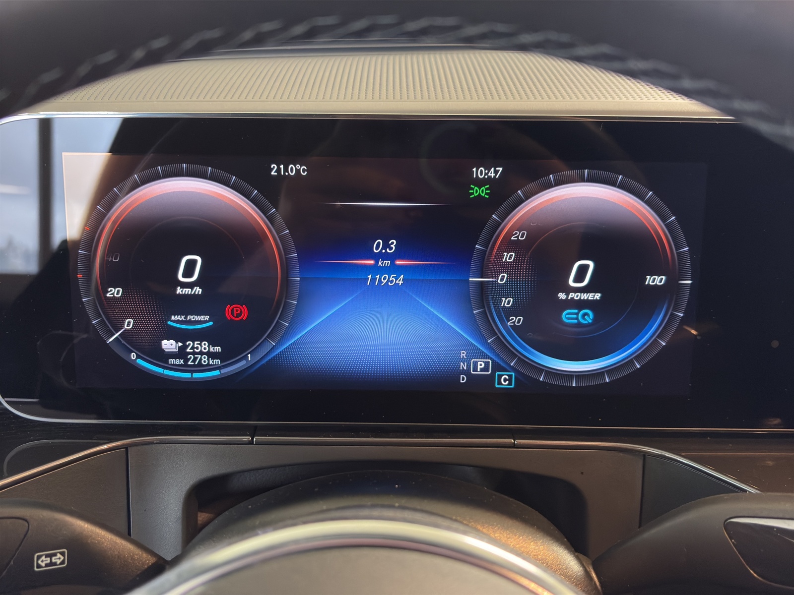 MERCEDES-BENZ EQC 400 4Matic EQ Star-image-15