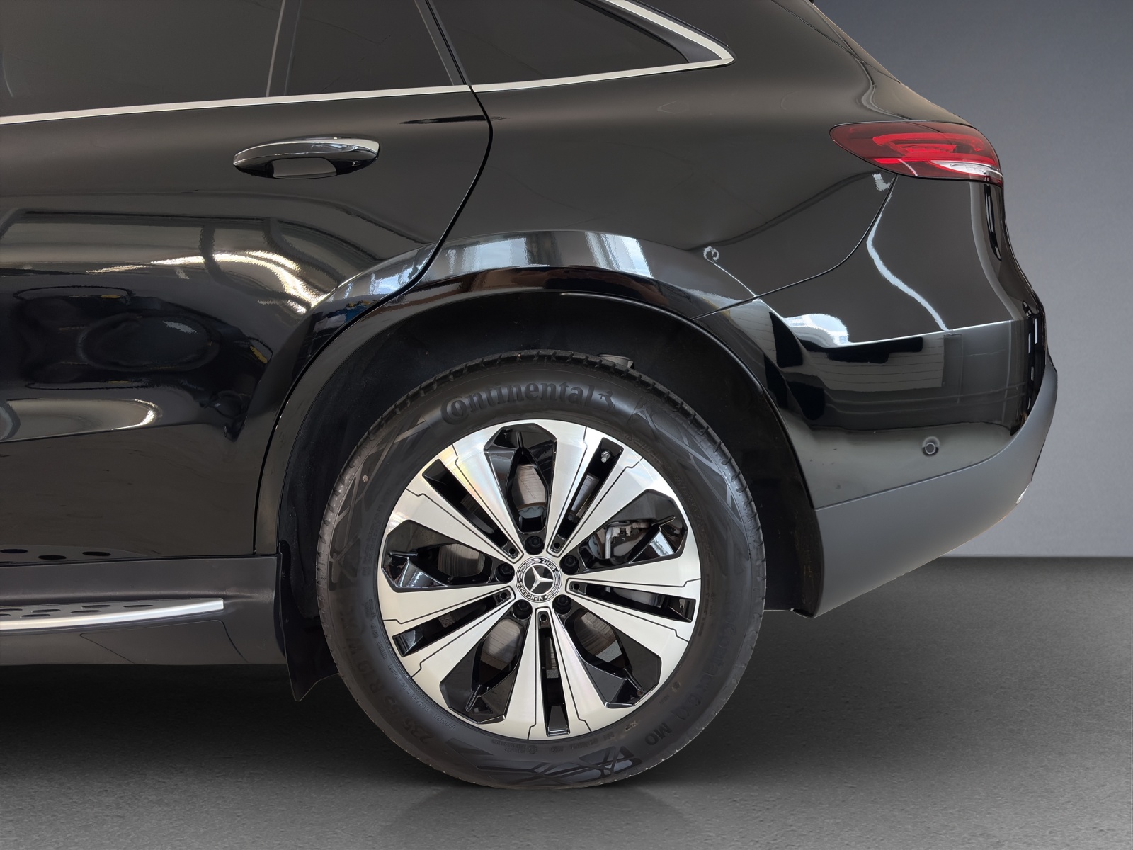 MERCEDES-BENZ EQC 400 4Matic EQ Star-image-5
