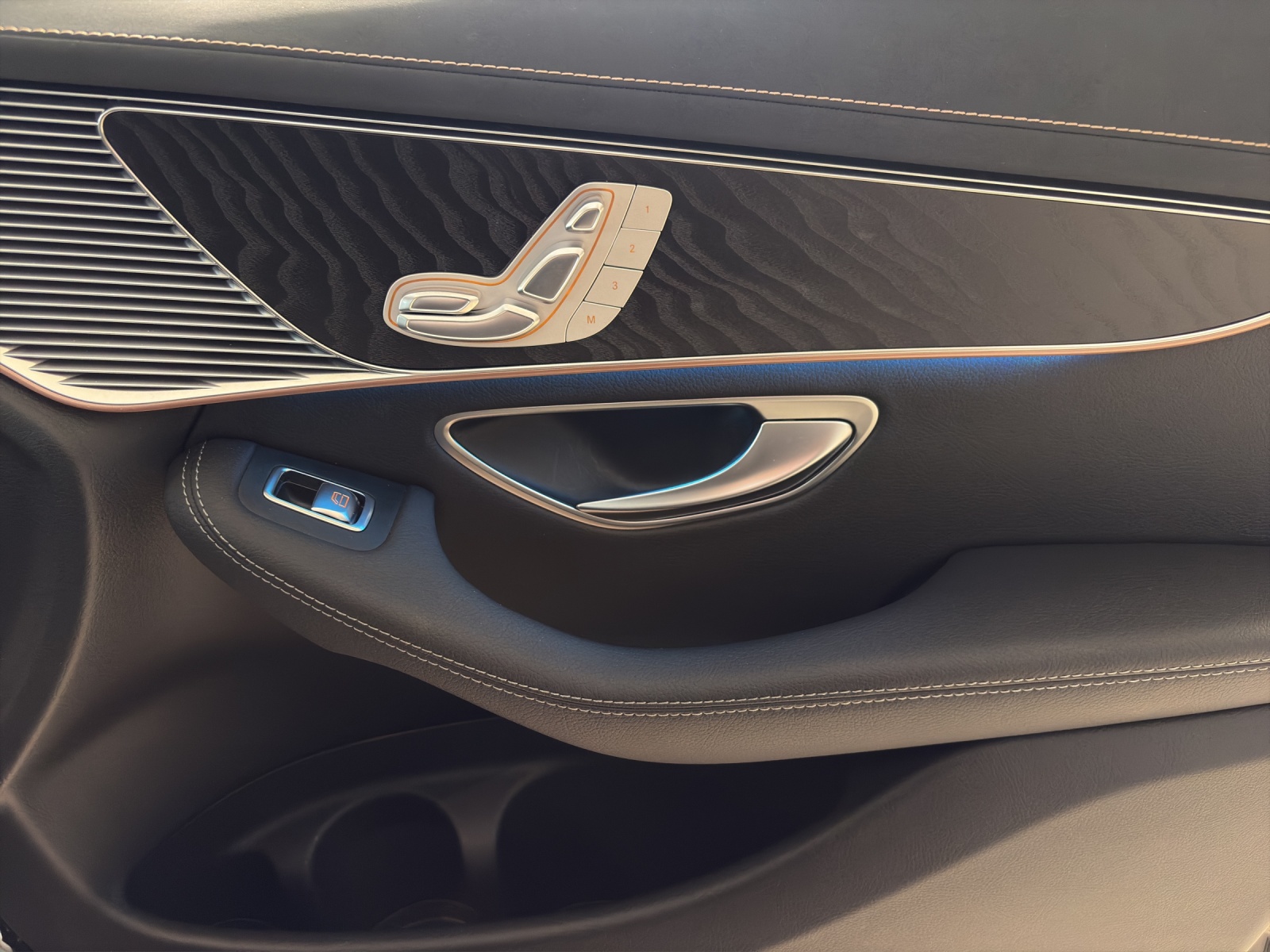 MERCEDES-BENZ EQC 400 4Matic EQ Star-image-9
