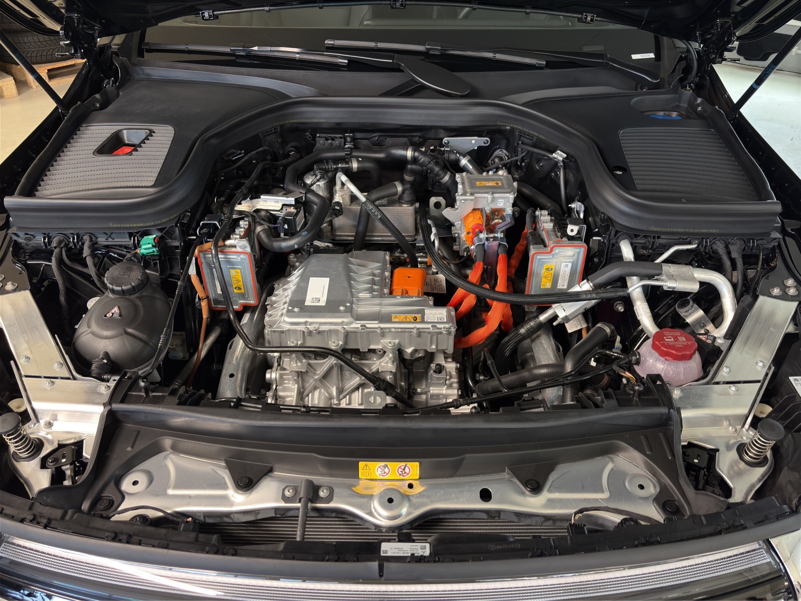 MERCEDES-BENZ EQC 400 4Matic EQ Star-image-21