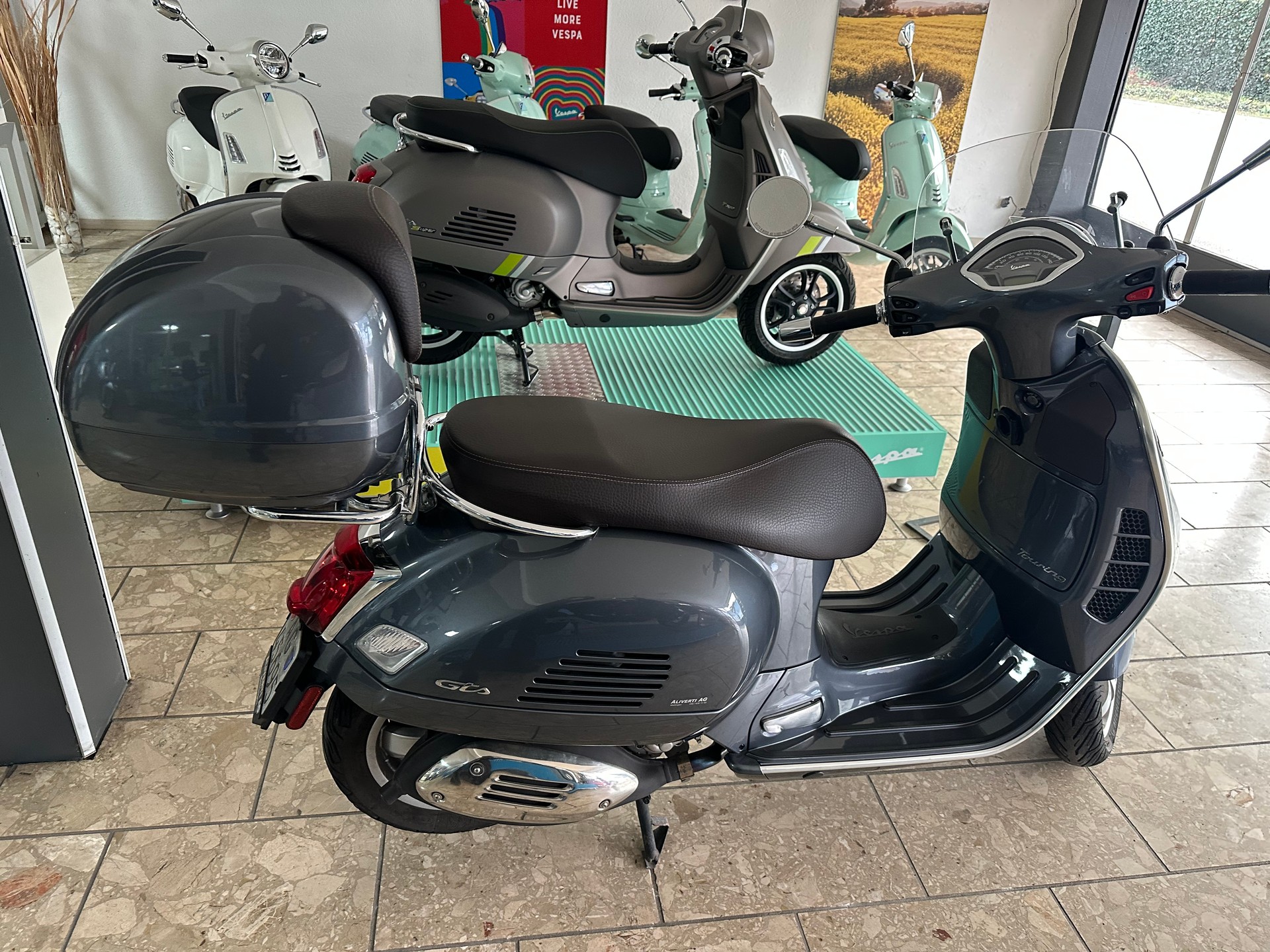 PIAGGIO Vespa GTS 300 Touring ABS-image-2