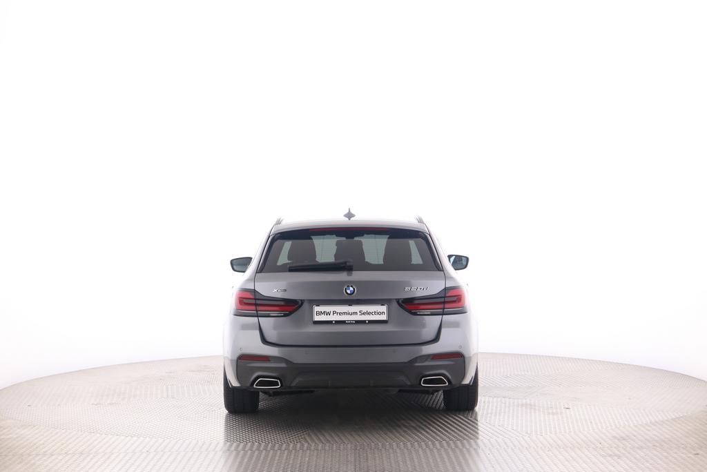 BMW 520d xDrive Touring-image-10
