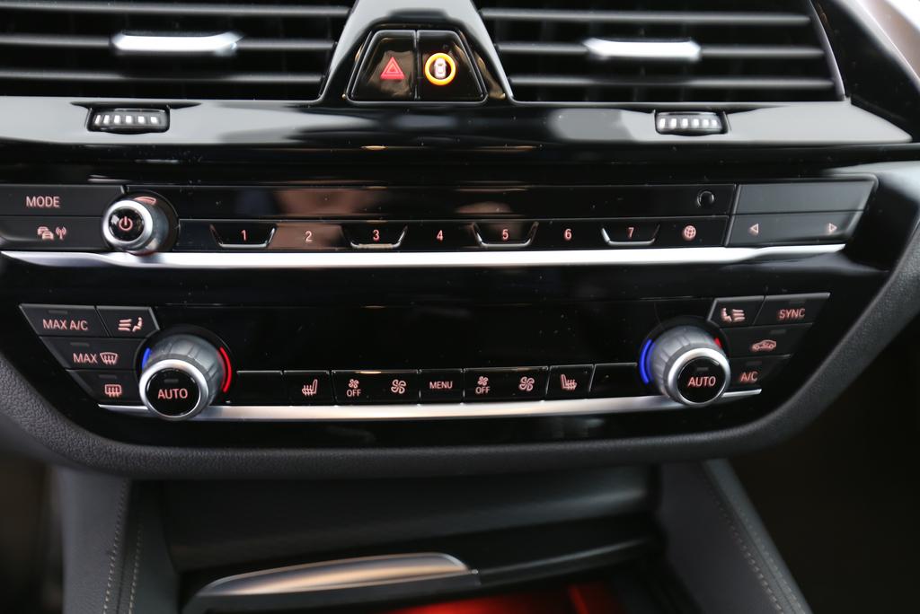 BMW 520d xDrive Touring-image-8