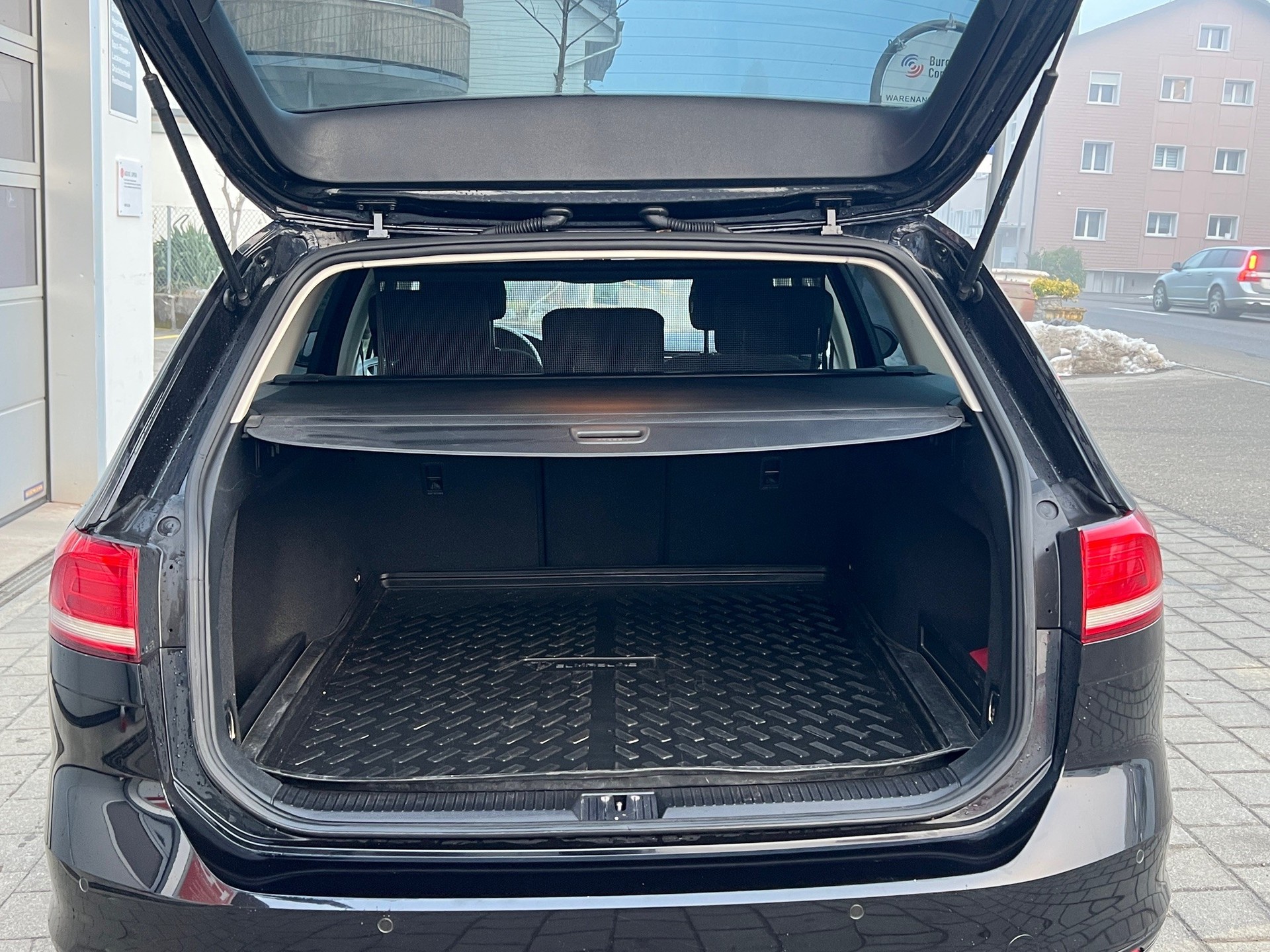 VW Passat Variant 2.0 TDI BMT Trendline DSG-image-6