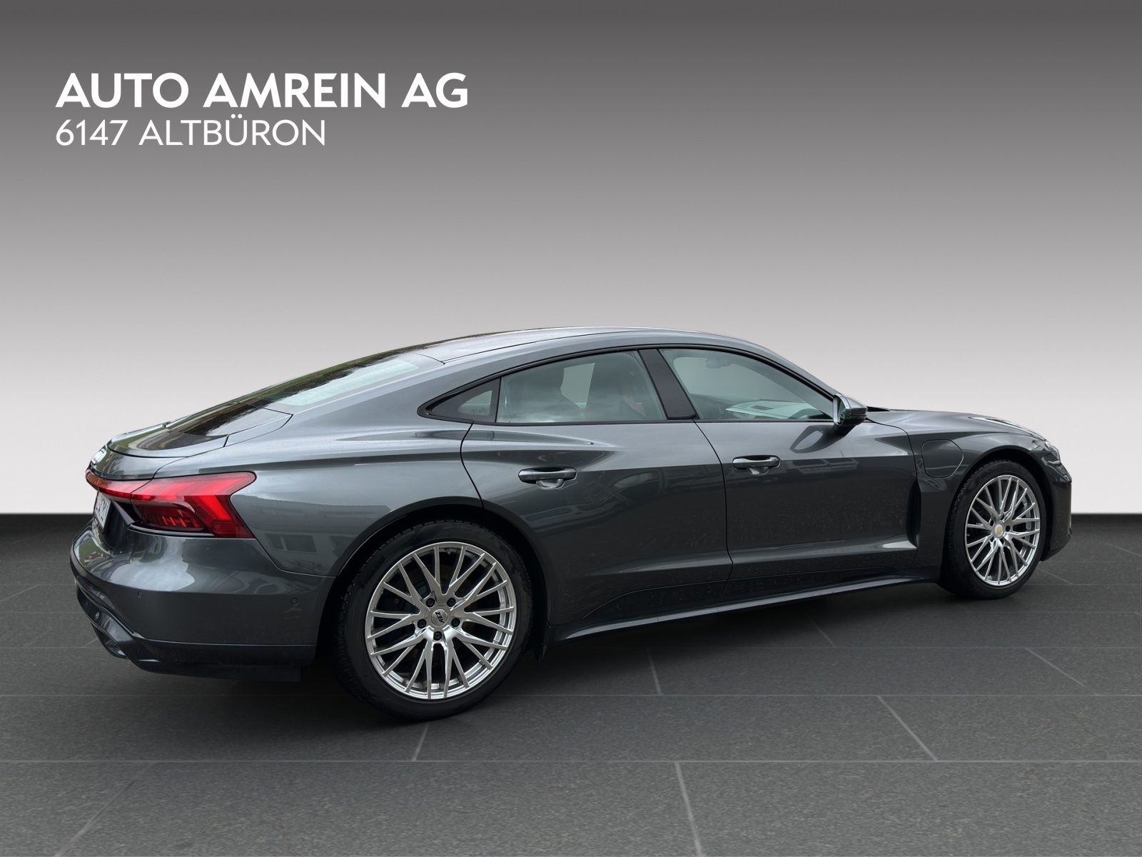 AUDI e-tron GT quattro-showroom-element-3